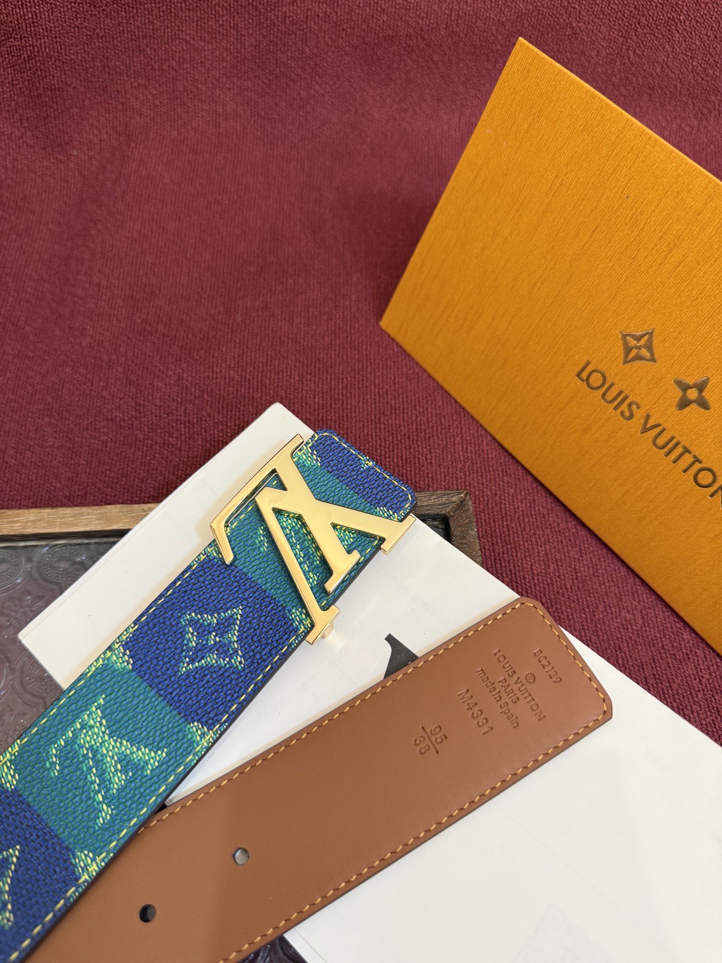Louis Vuitton Initiales College Monogram Heritage 40mm Reversible Belt 5 i1758990644858 6081 0 1