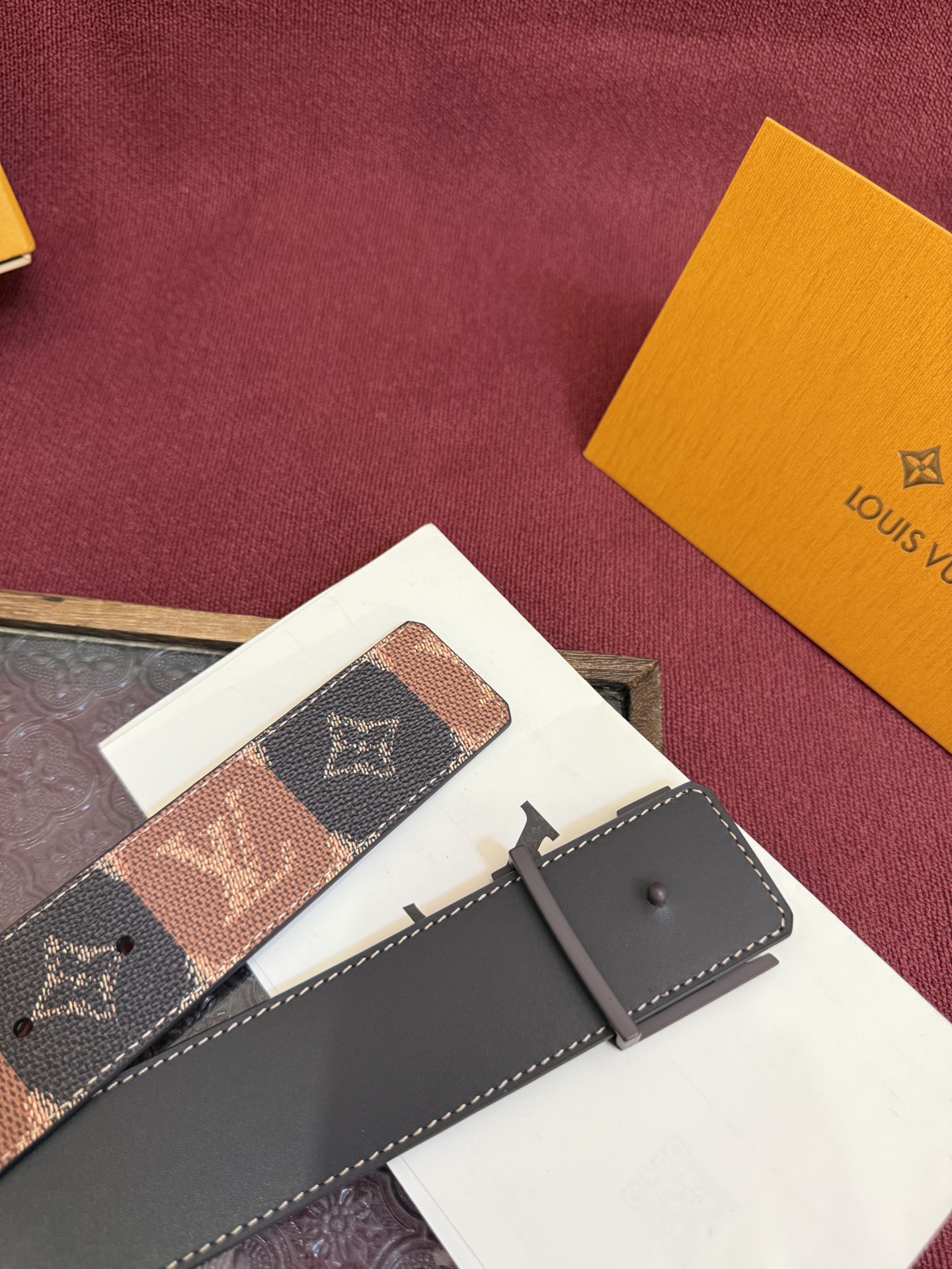 Louis Vuitton Initiales College Monogram Heritage Reversible 40mm Belt 6 i1758990715804 7284 0 3