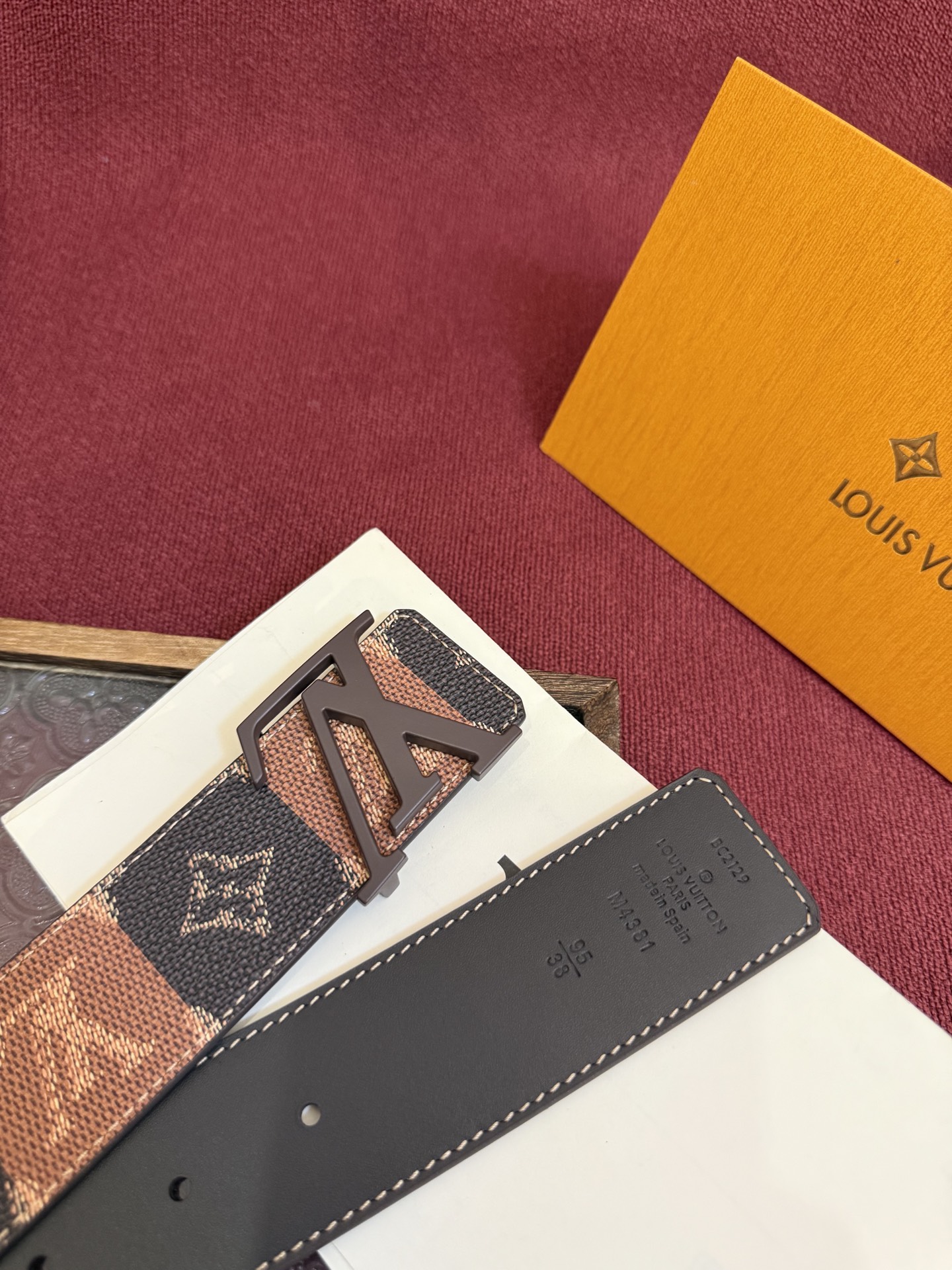 Louis Vuitton Initiales College Monogram Heritage Reversible 40mm Belt 5 i1758990715823 3654 0 5