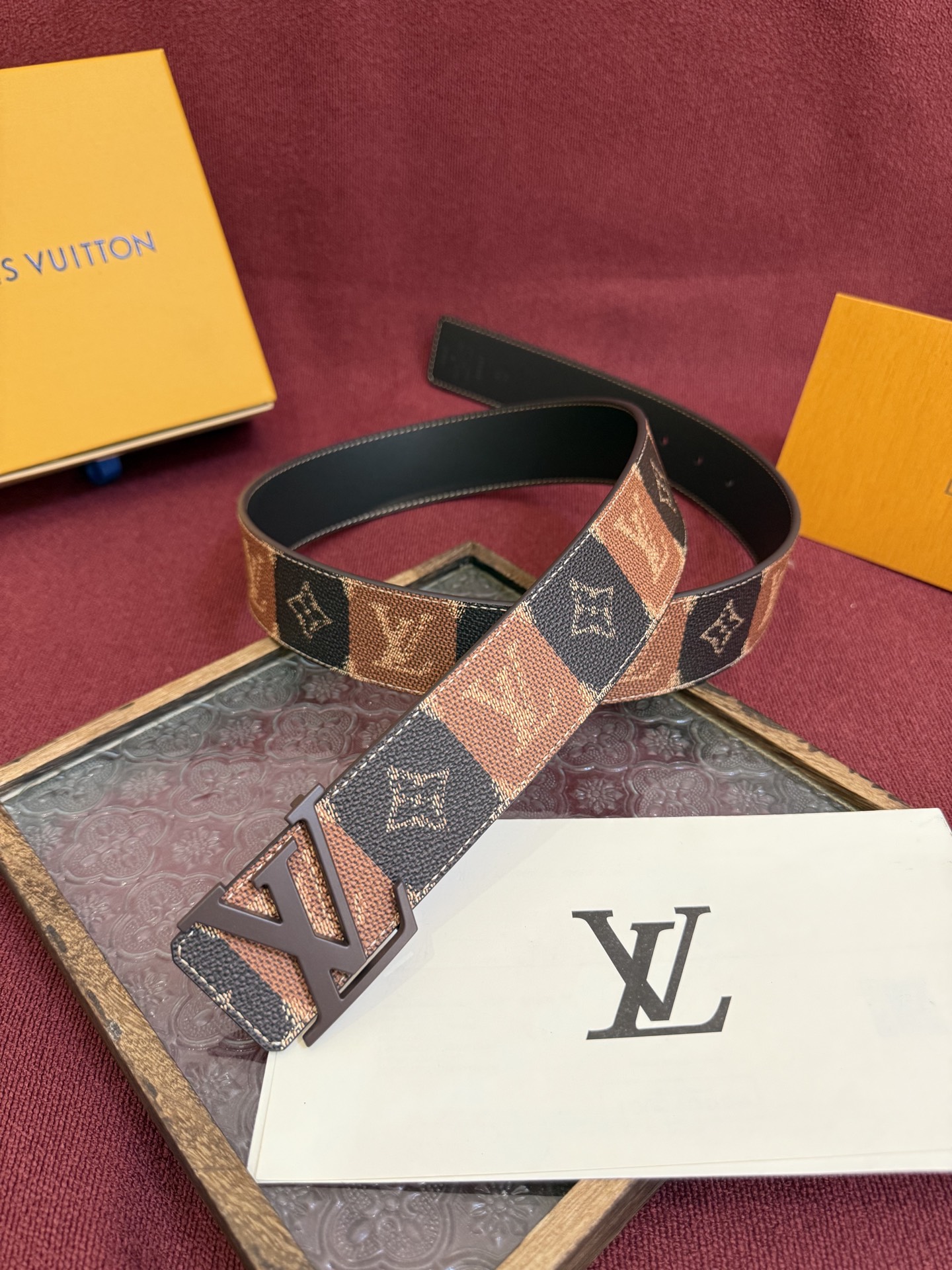 Louis Vuitton Initiales College Monogram Heritage Reversible 40mm Belt 3 i1758990715891 1369 0 1