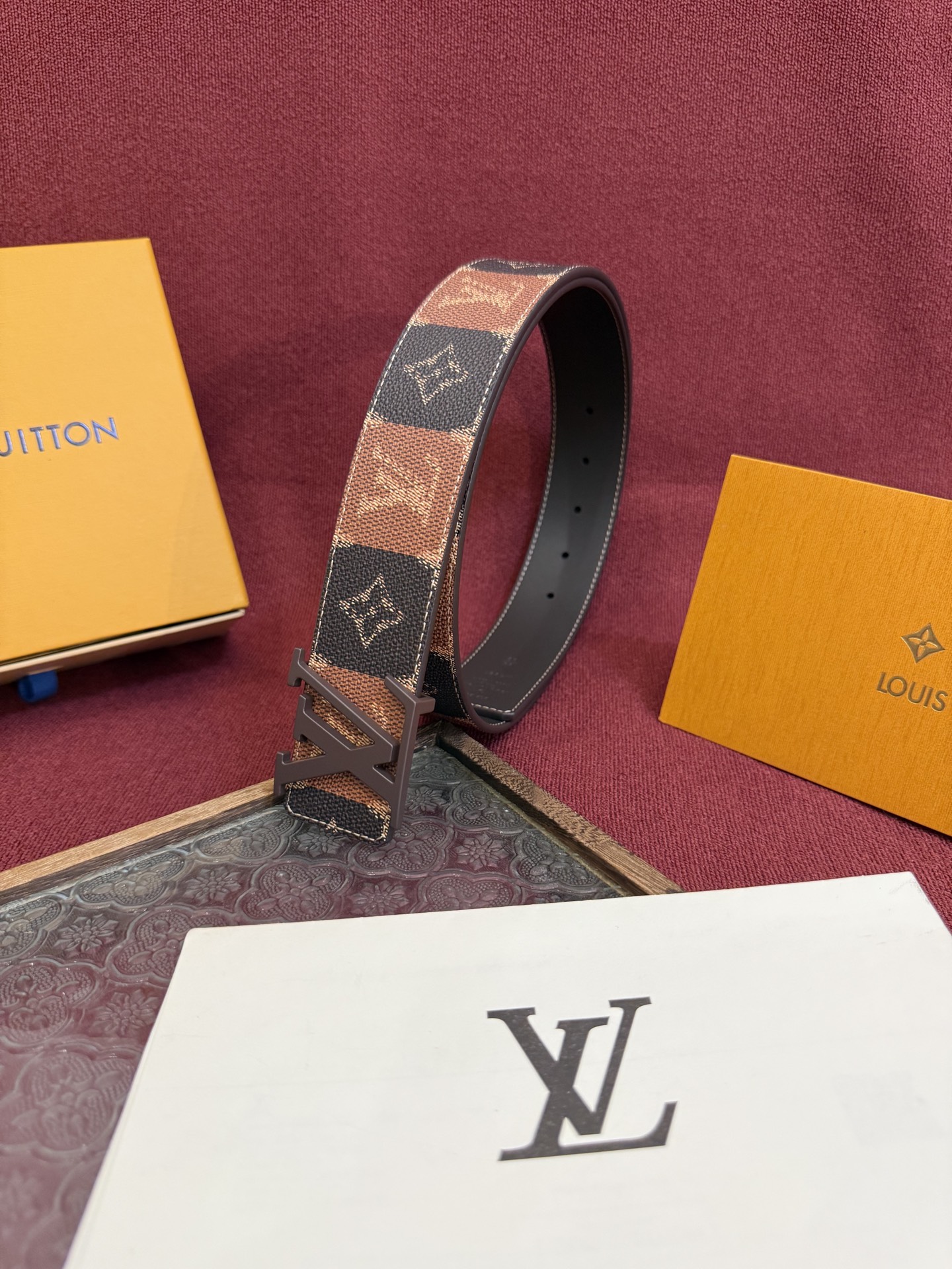 Louis Vuitton Initiales College Monogram Heritage Reversible 40mm Belt 4 i1758990724890 5048 0 4