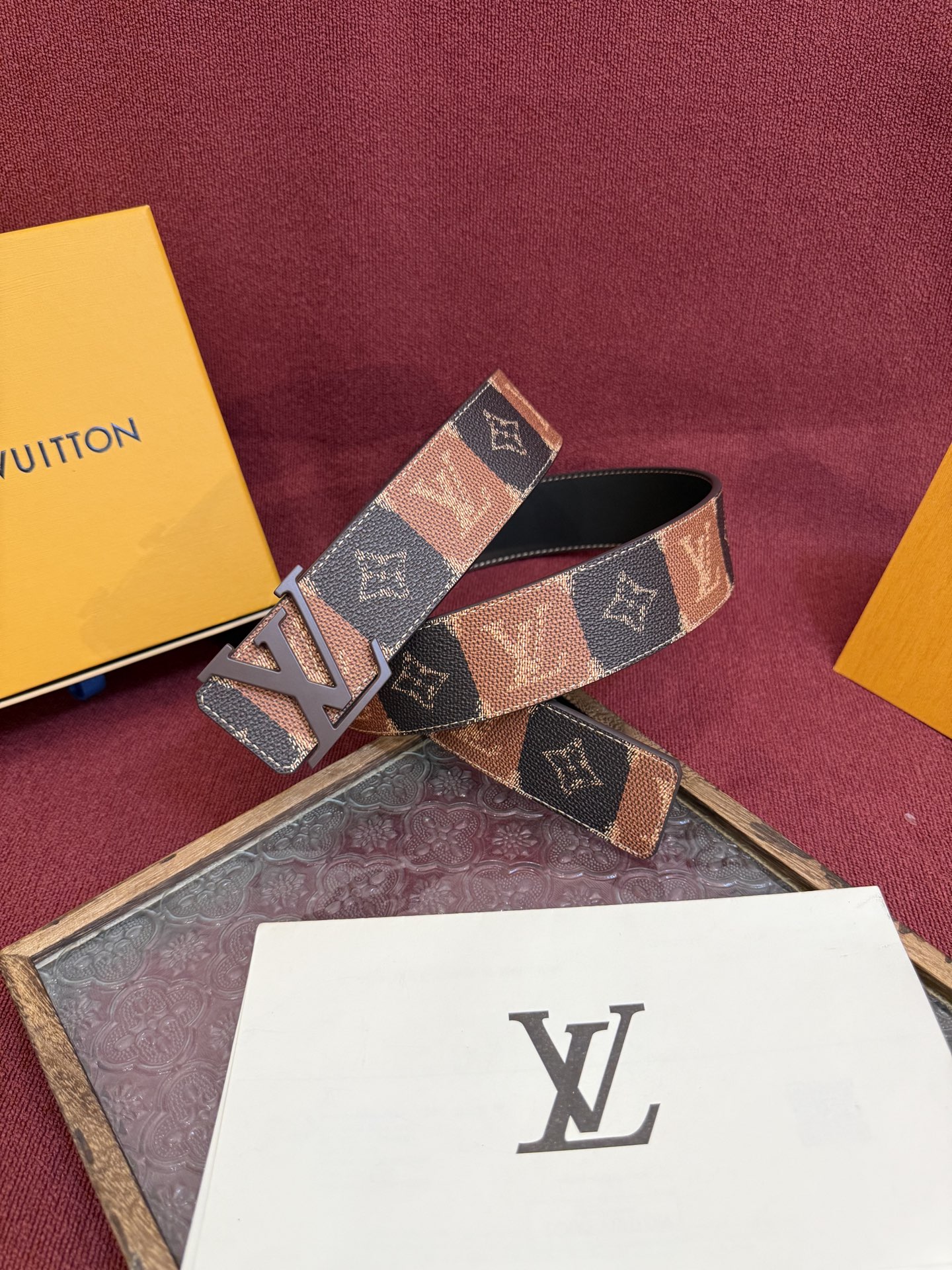 Louis Vuitton Initiales College Monogram Heritage Reversible 40mm Belt 2 i1758990725164 3379 0 0