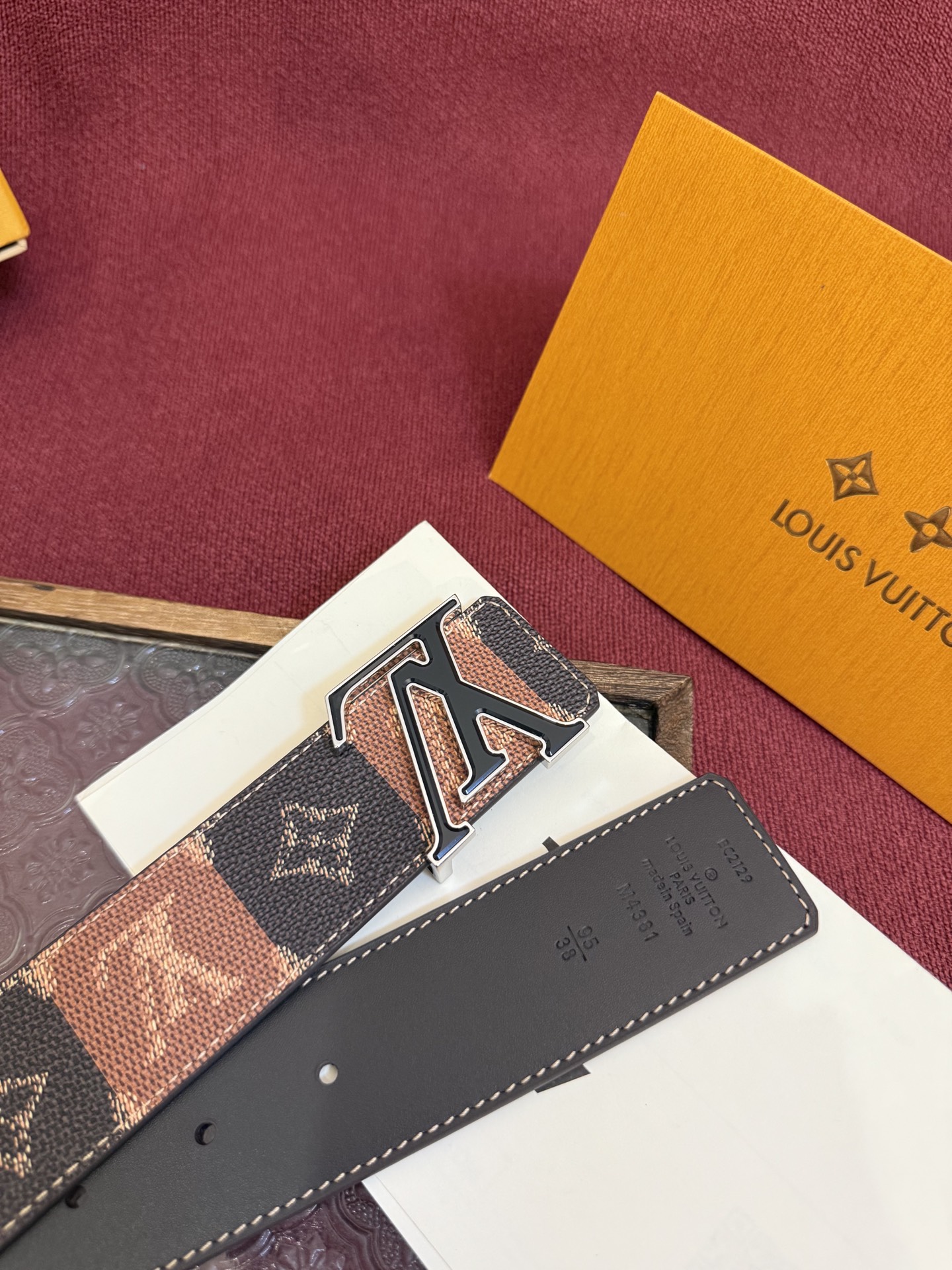 Louis Vuitton Initiales College Monogram Heritage 40mm Reversible Belt 4 i1758990818521 6843 0 5