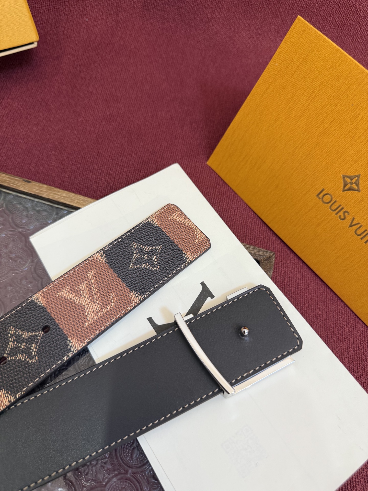 Louis Vuitton Initiales College Monogram Heritage 40mm Reversible Belt 5 i1758990818641 2017 0 0