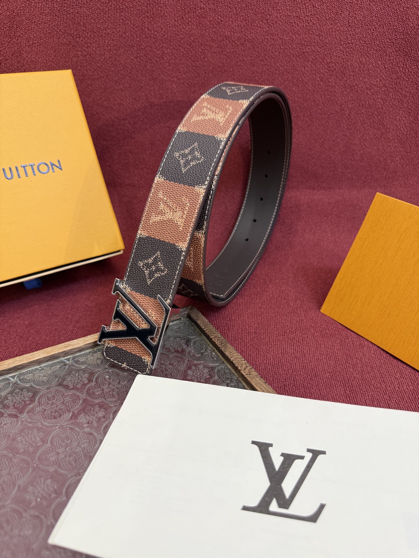 Louis Vuitton Initiales College Monogram Heritage 40mm Reversible Belt 3 i1758990828934 1056 0 4