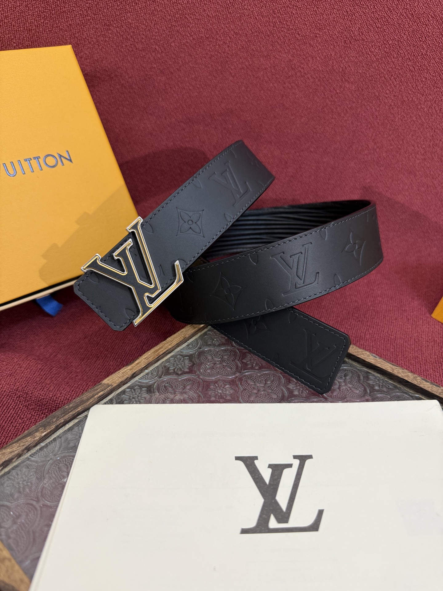Louis Vuitton Dimension 4.0 Reversible Belt with Monogram - Stylish & Versatile