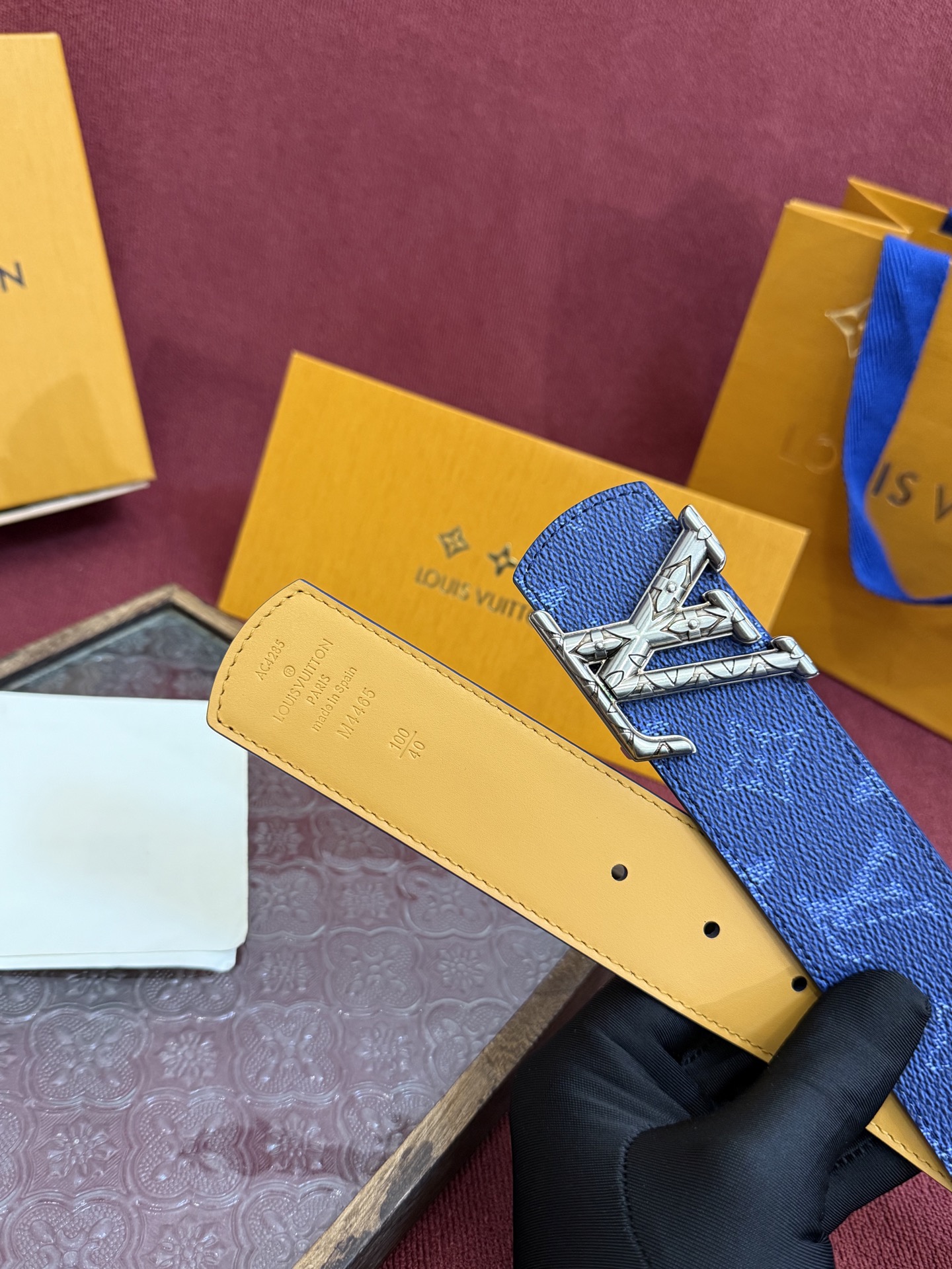 LV Dimension Monogram Heritage 40毫米可翻转皮带证明，最难以忘怀的奢华时