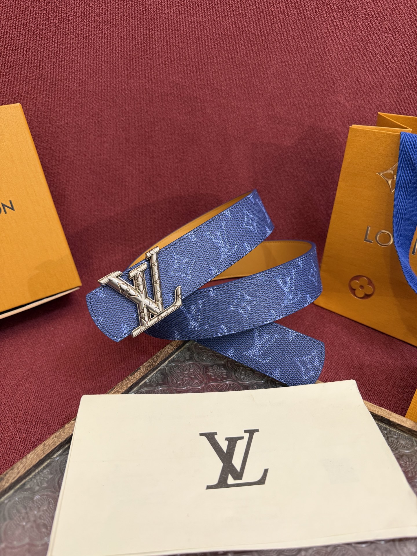 LV Dimension Monogram Heritage 40毫米可翻转皮带证明，最难以忘怀的奢华时