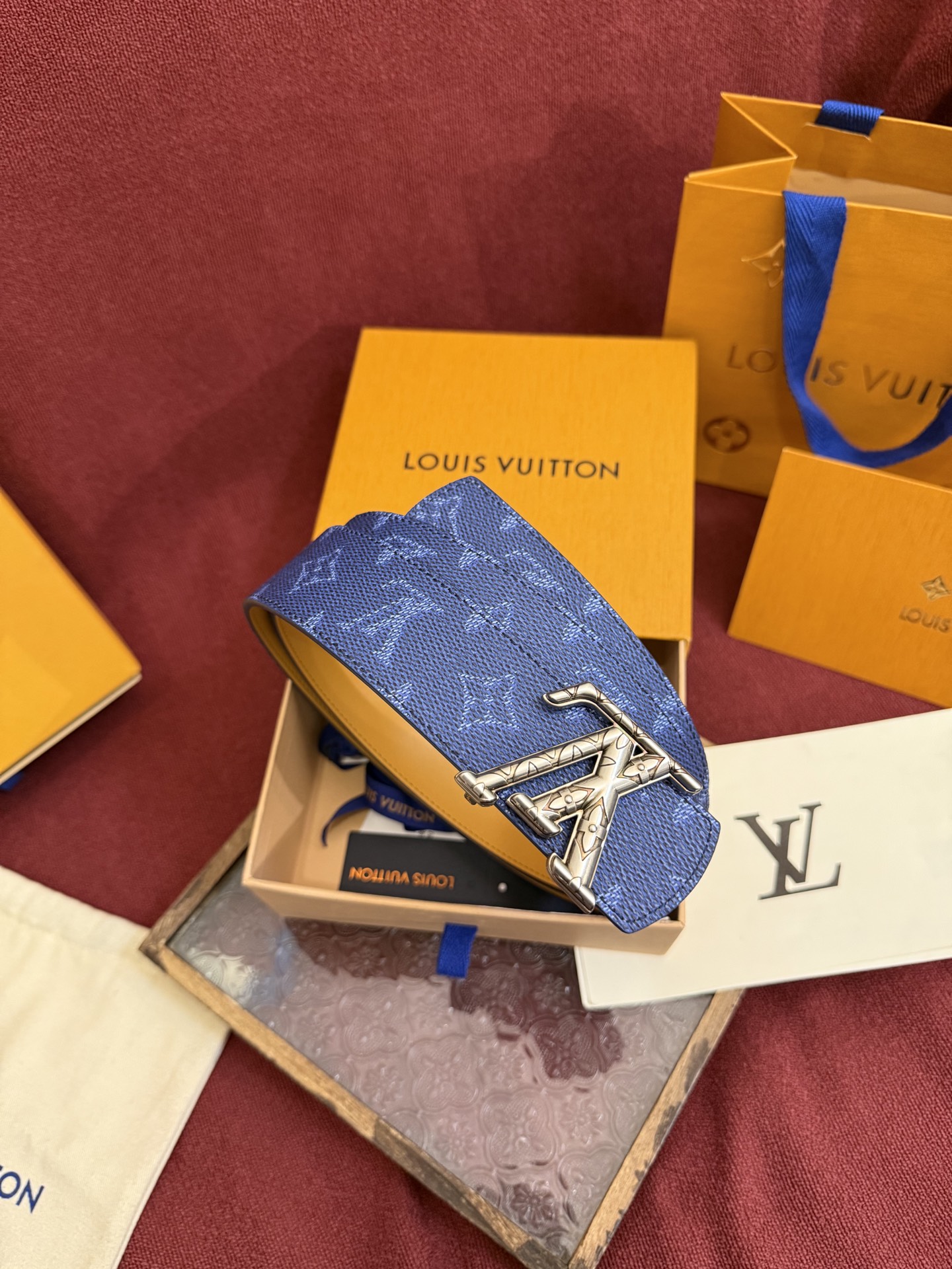 LV Dimension Monogram Heritage 40毫米可翻转皮带证明，最难以忘怀的奢华时
