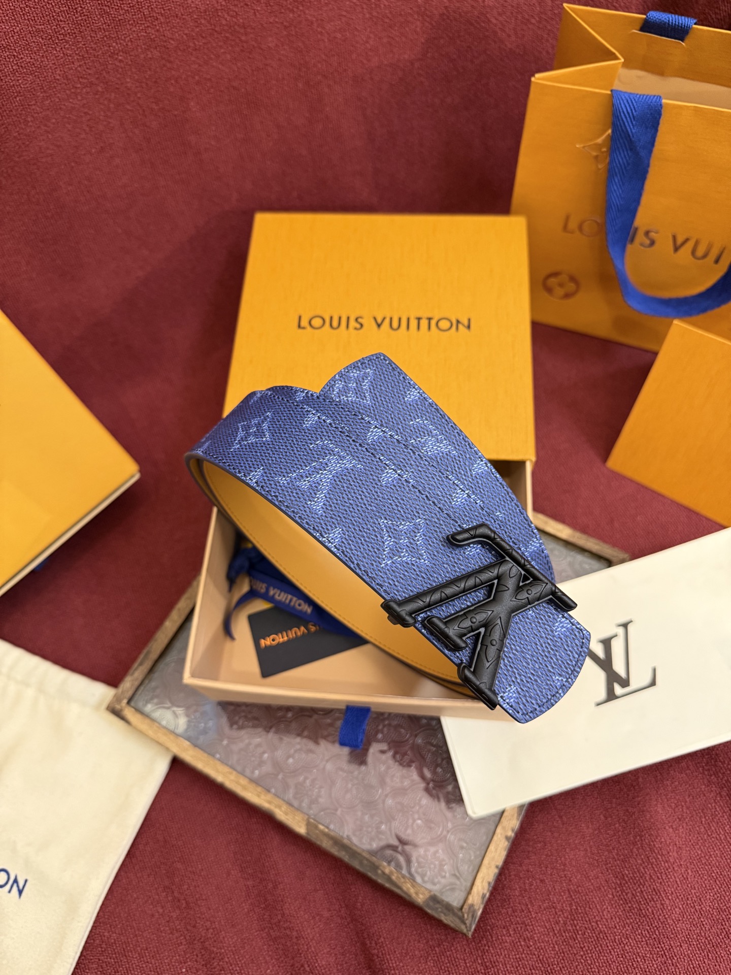 LV Dimension Monogram Heritage 40毫米可翻转皮带证明，最难以忘怀的奢华时