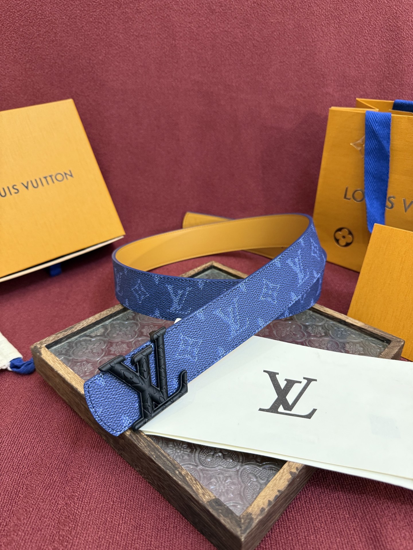 LV Dimension Monogram Heritage 40毫米可翻转皮带证明，最难以忘怀的奢华时