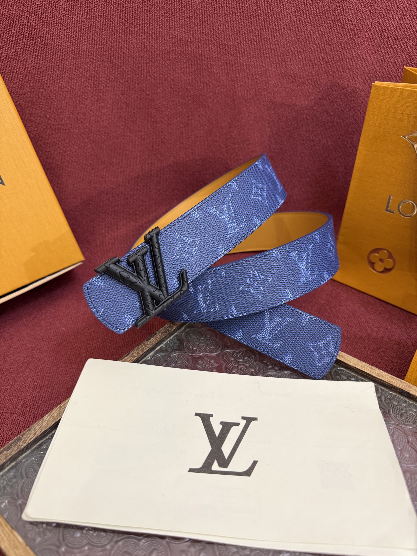 LV Dimension Monogram Heritage 40毫米可翻转皮带证明，最难以忘怀的奢华时