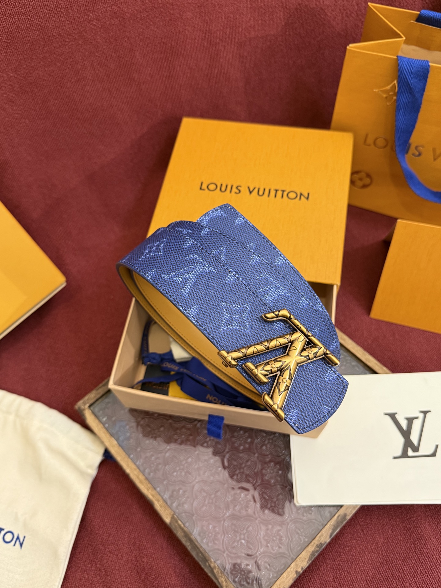 LV Dimension Monogram Heritage 40毫米可翻转皮带证明，最难以忘怀的奢华时