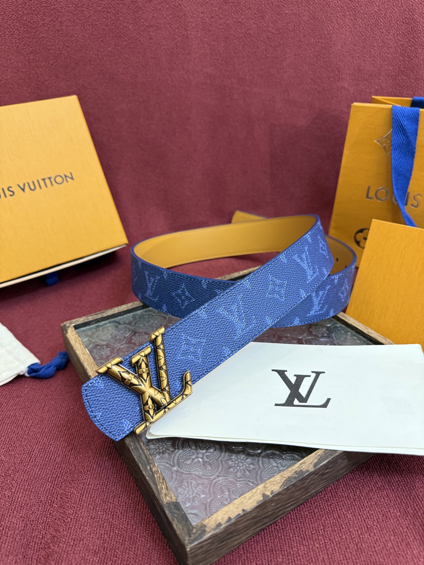LV Dimension Monogram Heritage 40毫米可翻转皮带证明，最难以忘怀的奢华时