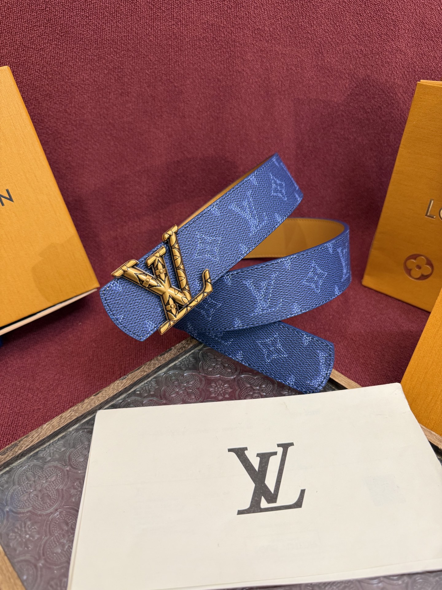 LV Dimension Monogram Heritage 40毫米可翻转皮带证明，最难以忘怀的奢华时