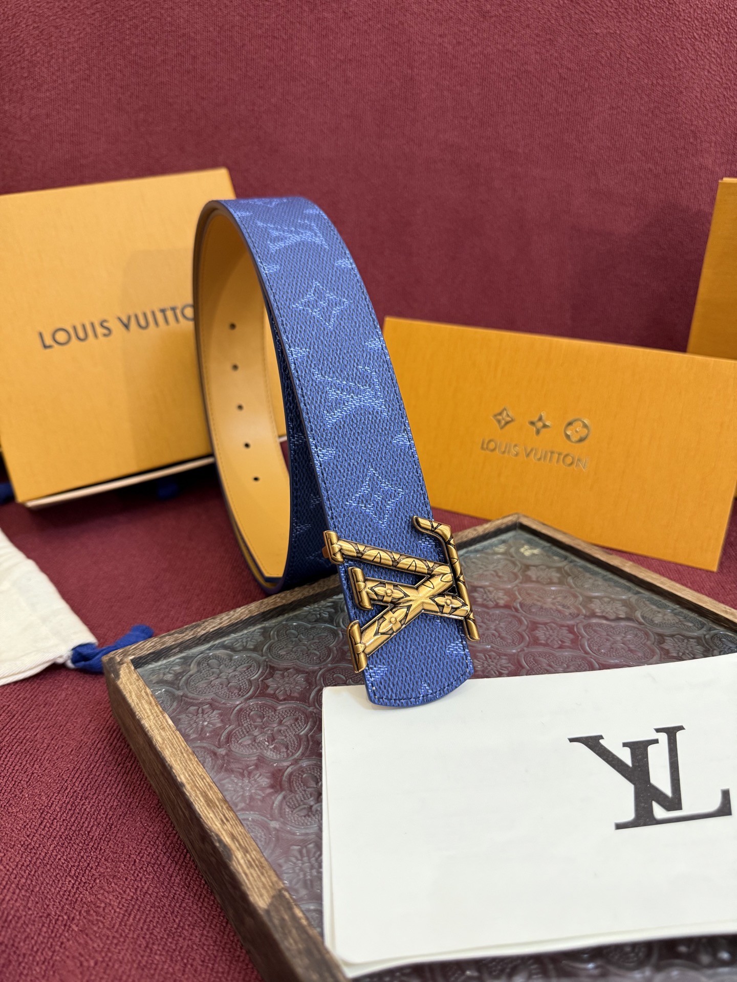 LV Dimension Monogram Heritage 40毫米可翻转皮带证明，最难以忘怀的奢华时