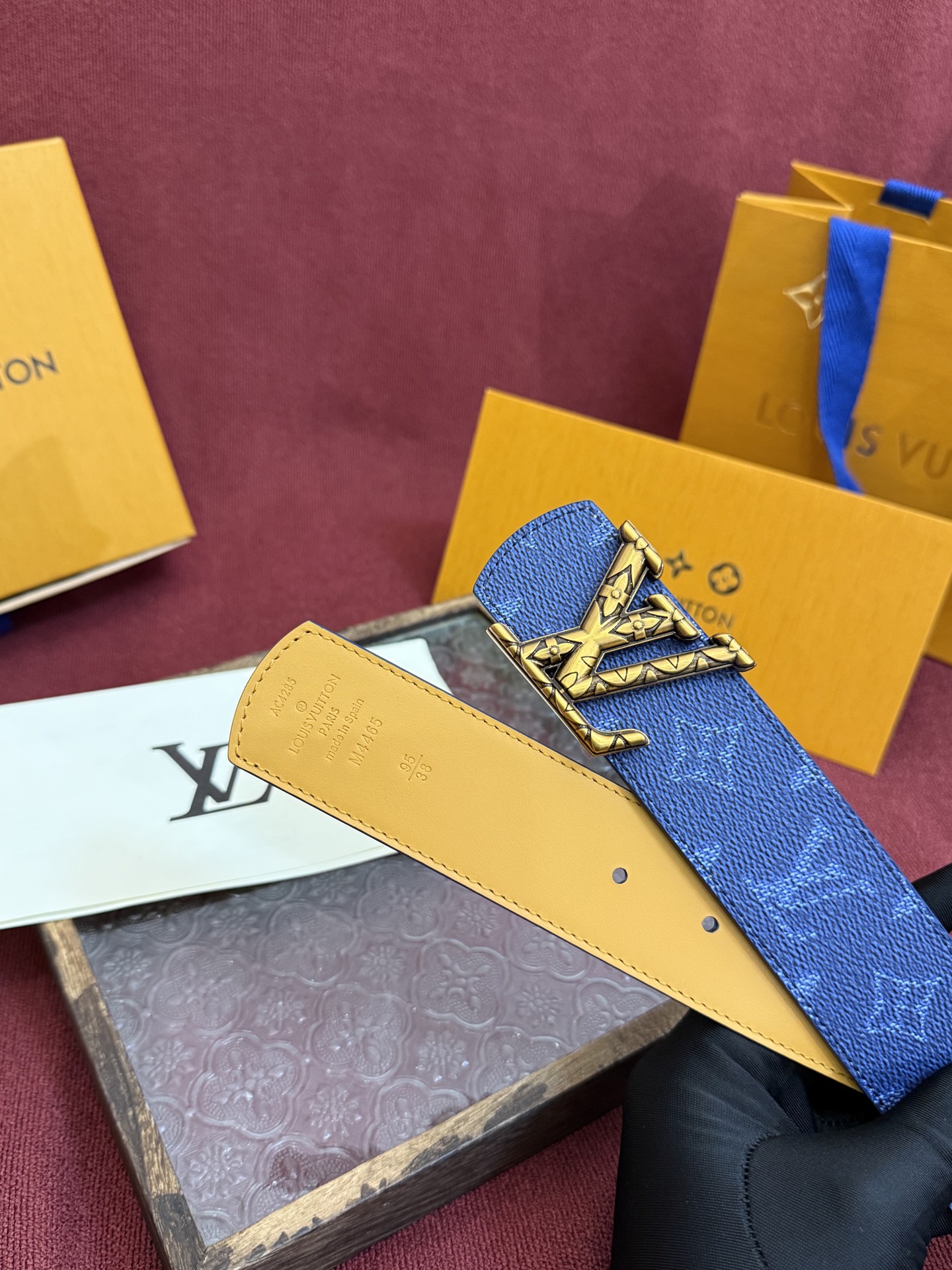 LV Dimension Monogram Heritage 40毫米可翻转皮带证明，最难以忘怀的奢华时