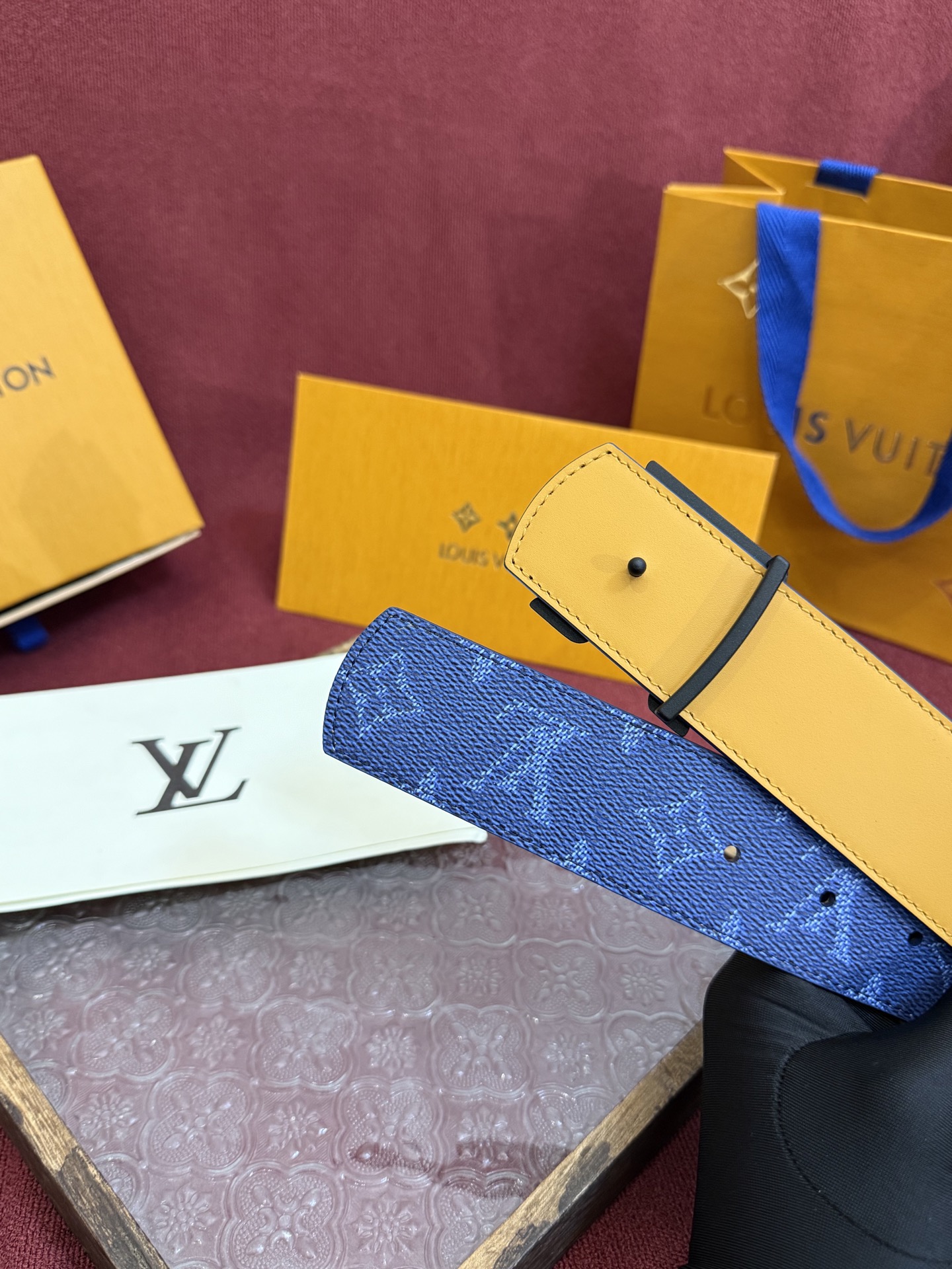 LV Dimension Monogram Heritage 40毫米可翻转皮带证明，最难以忘怀的奢华时