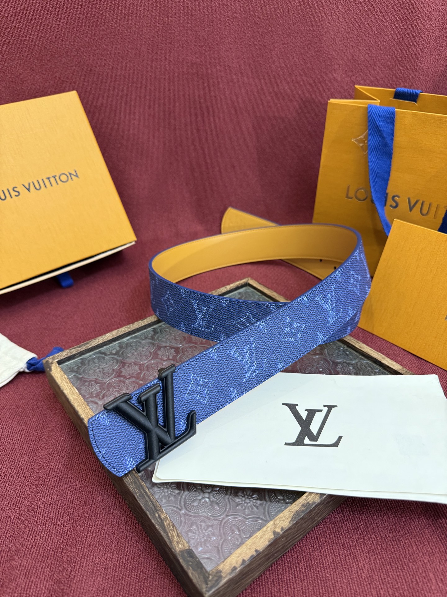 LV Dimension Monogram Heritage 40毫米可翻转皮带证明，最难以忘怀的奢华时