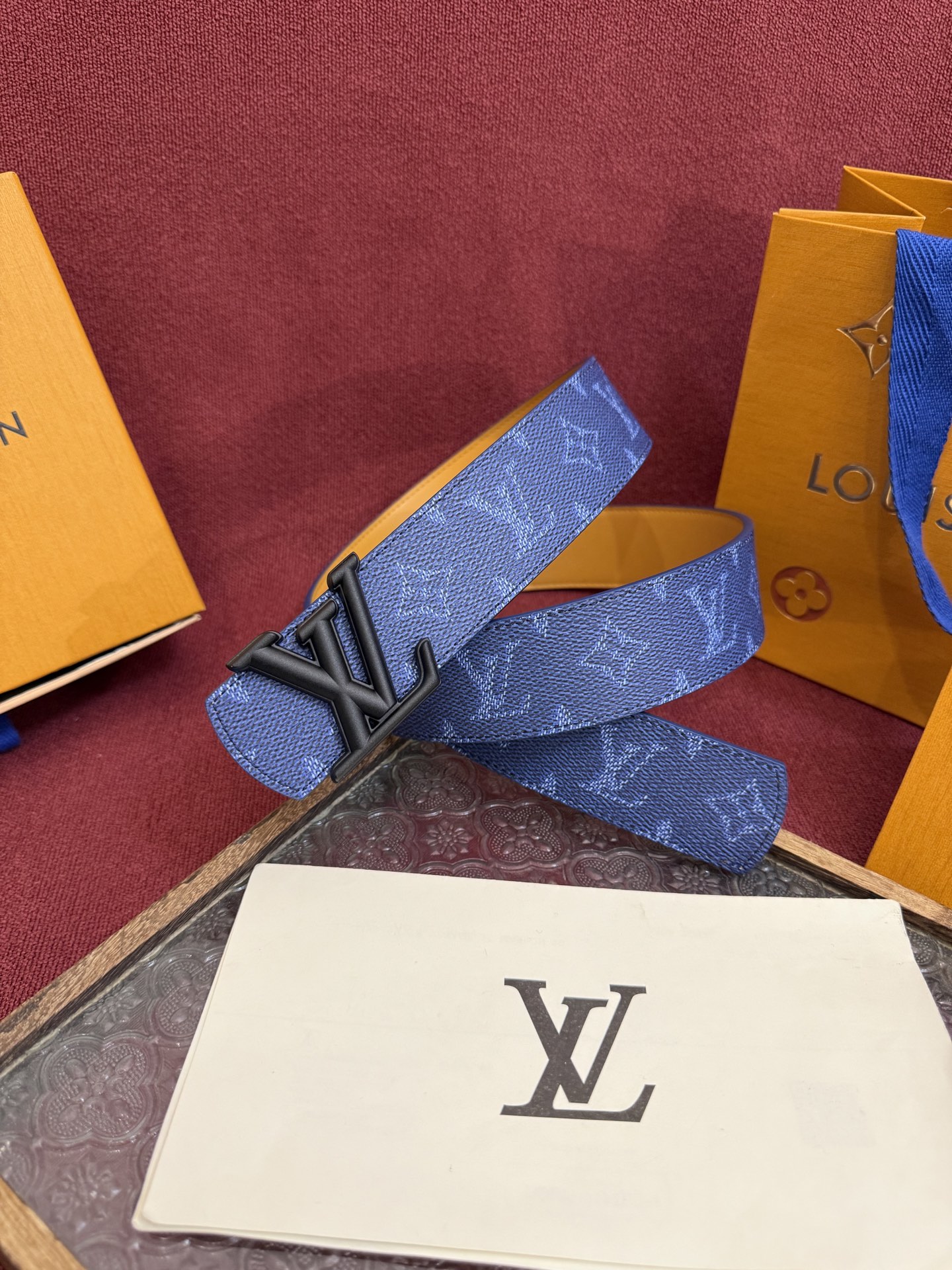 LV Dimension Monogram Heritage 40毫米可翻转皮带证明，最难以忘怀的奢华时
