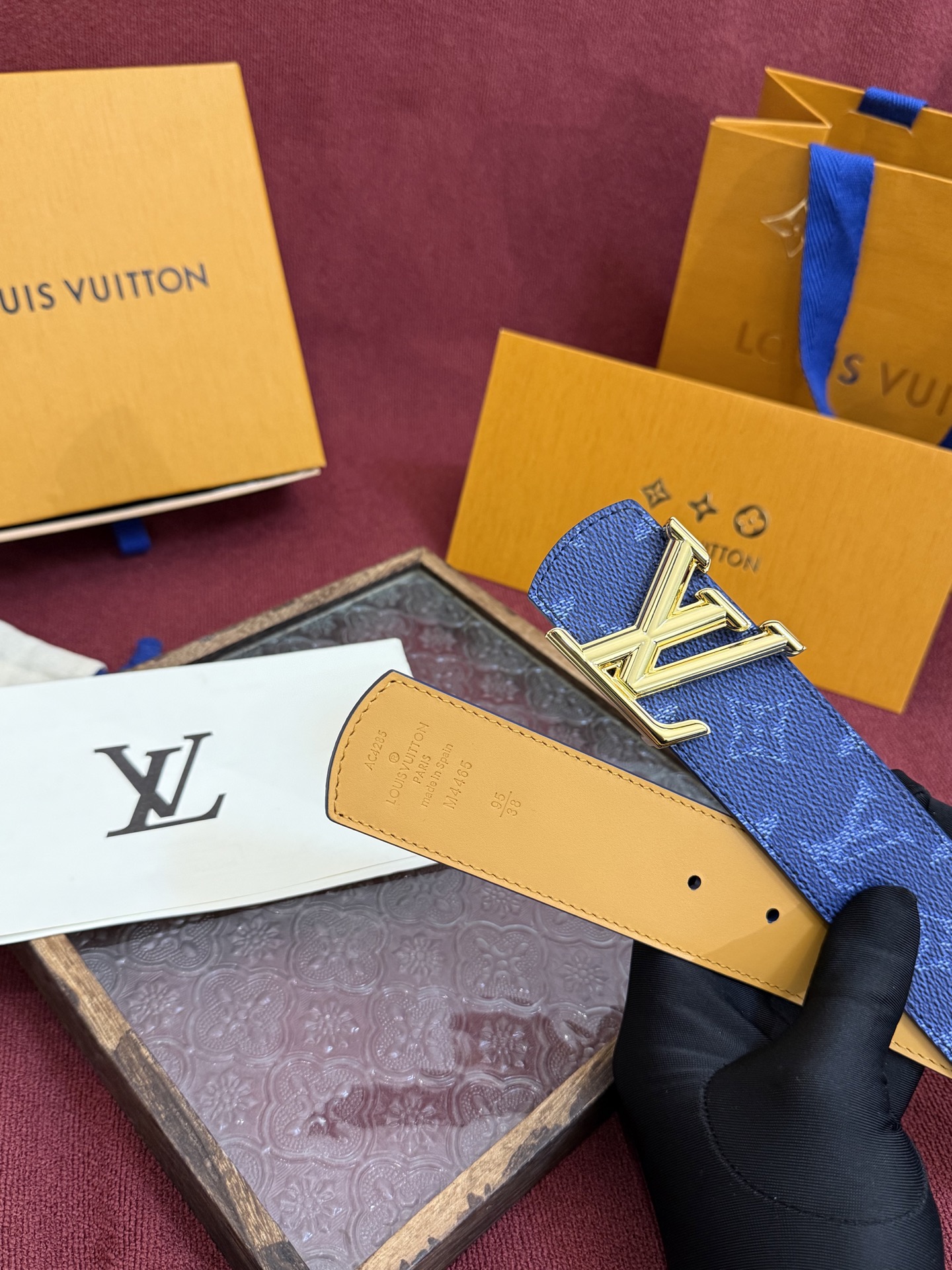 LV Dimension Monogram Heritage 40毫米可翻转皮带证明，最难以忘怀的奢华时