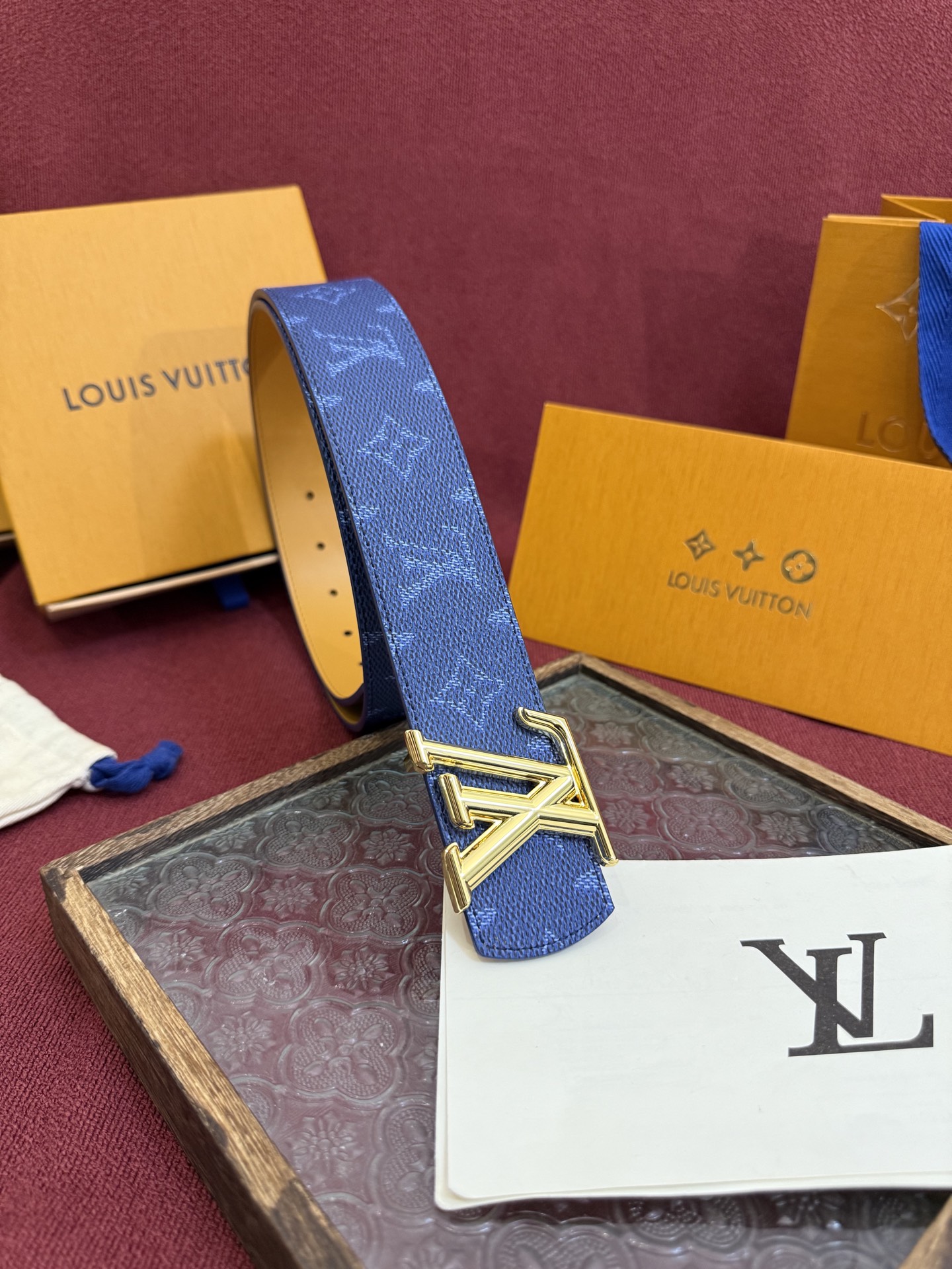 LV Dimension Monogram Heritage 40毫米可翻转皮带证明，最难以忘怀的奢华时