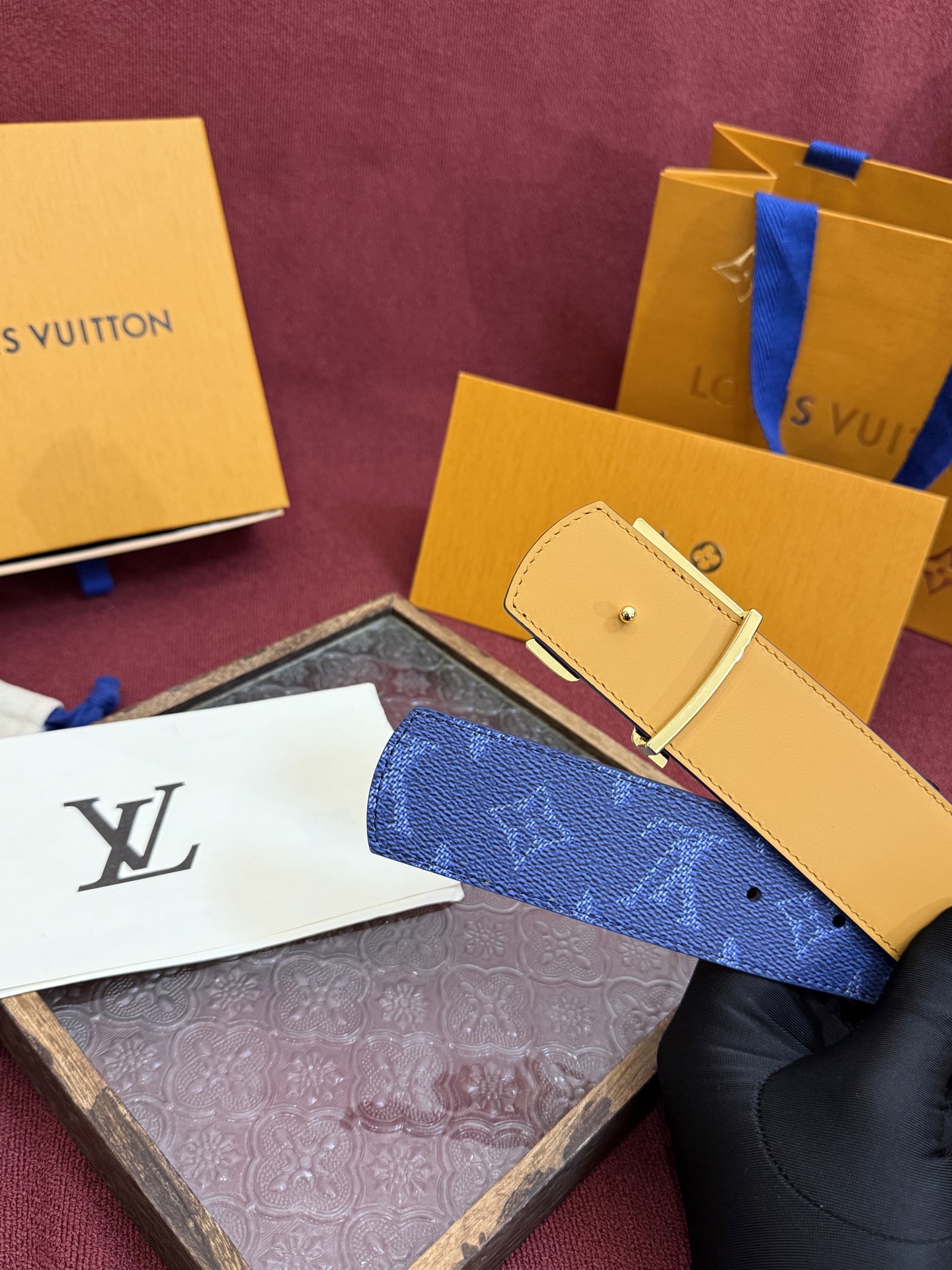 LV Dimension Monogram Heritage 40毫米可翻转皮带证明，最难以忘怀的奢华时