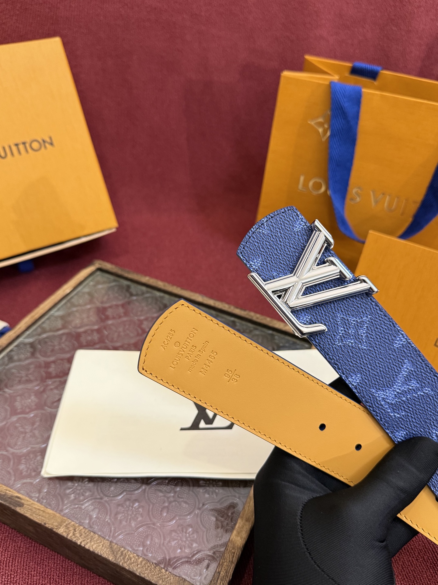 LV Dimension Monogram Heritage 40毫米可翻转皮带证明，最难以忘怀的奢华时