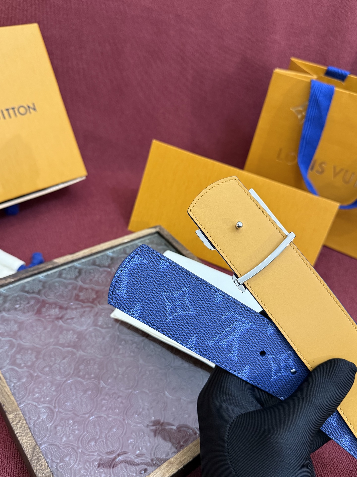 LV Dimension Monogram Heritage 40毫米可翻转皮带证明，最难以忘怀的奢华时