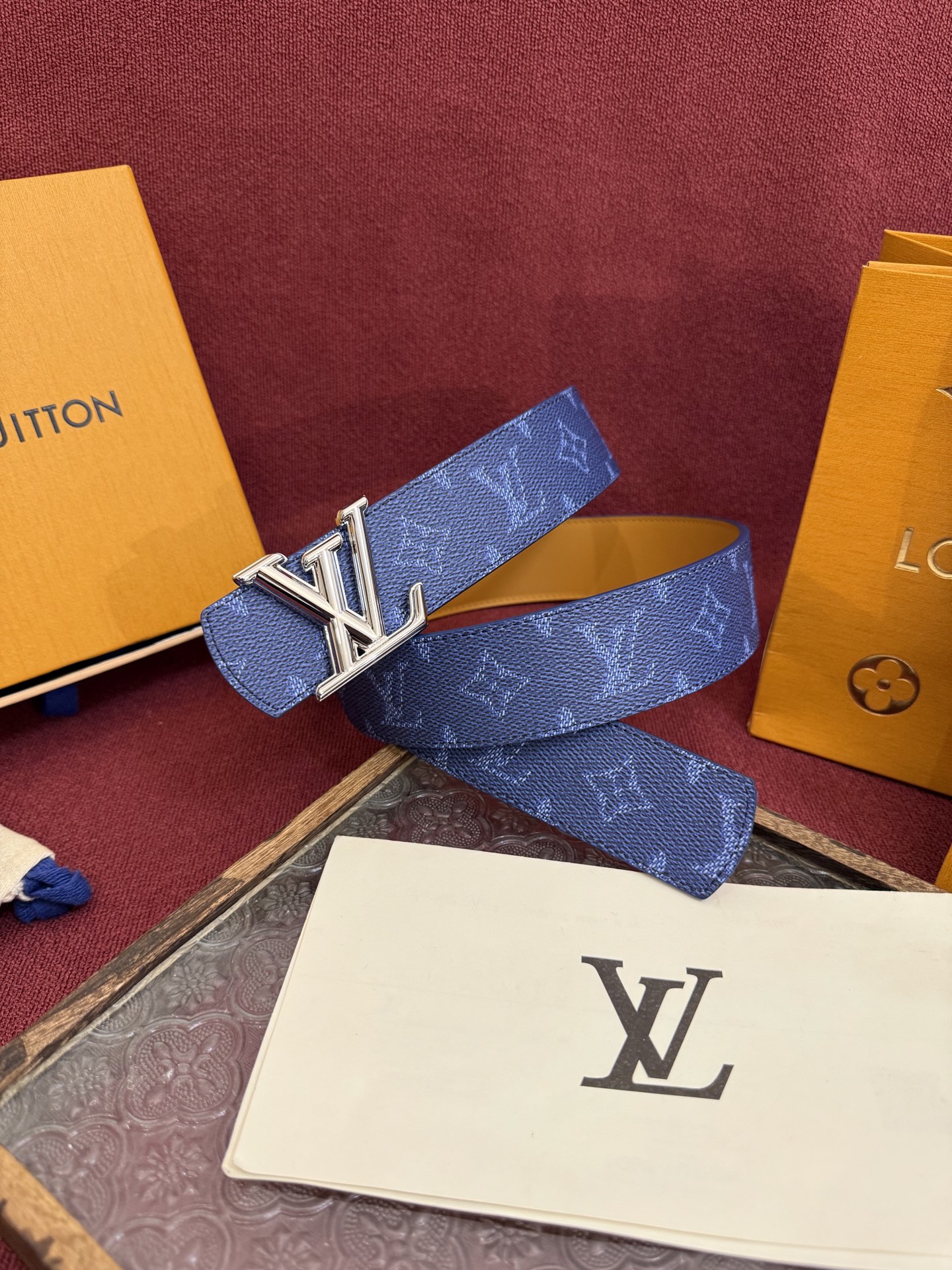 LV Dimension Monogram Heritage 40毫米可翻转皮带证明，最难以忘怀的奢华时