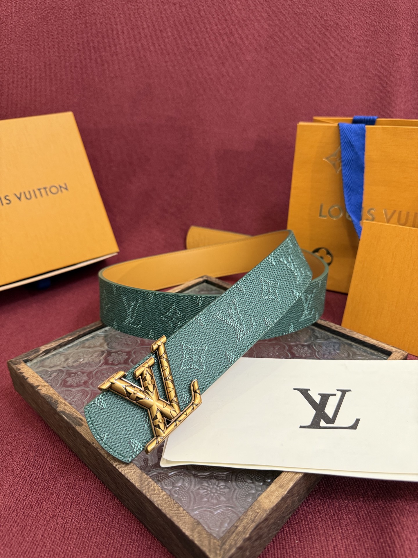 LV Dimension Monogram Heritage 40毫米可翻转皮带证明，最难以忘怀的奢华时