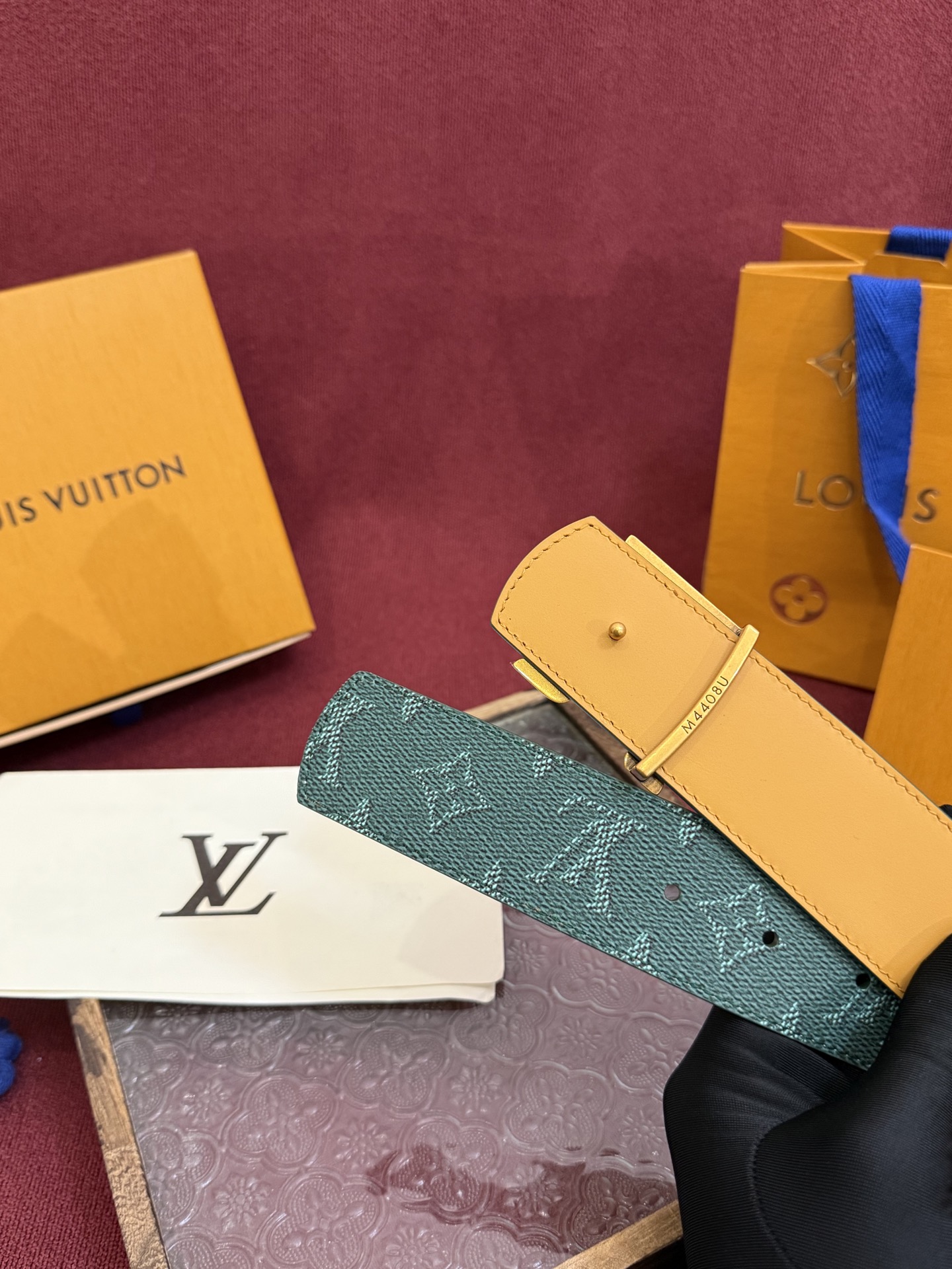 LV Dimension Monogram Heritage 40毫米可翻转皮带证明，最难以忘怀的奢华时