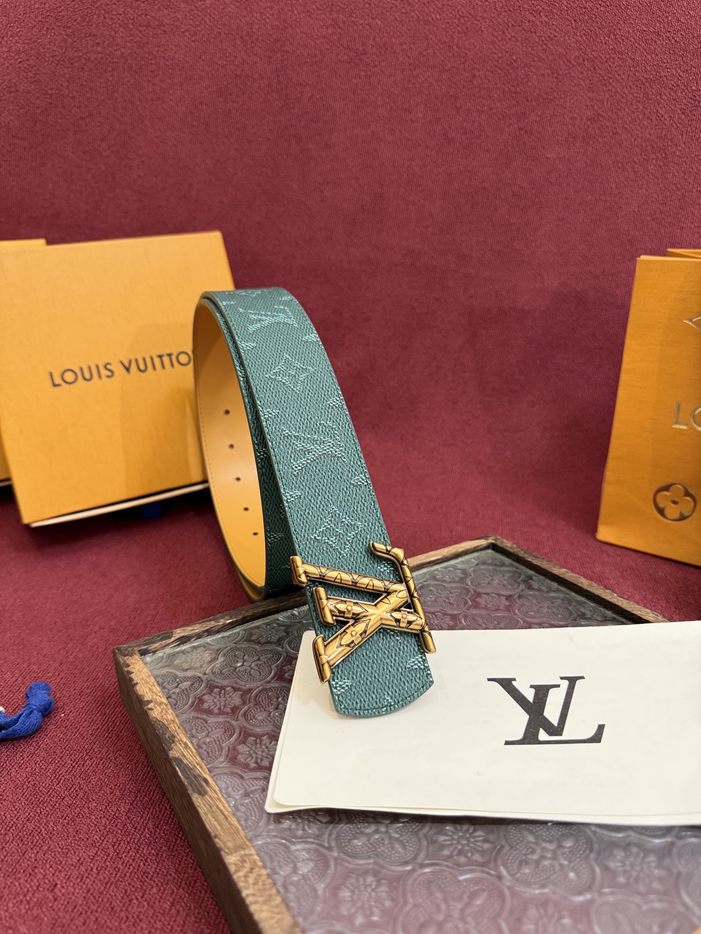 LV Dimension Monogram Heritage 40毫米可翻转皮带证明，最难以忘怀的奢华时