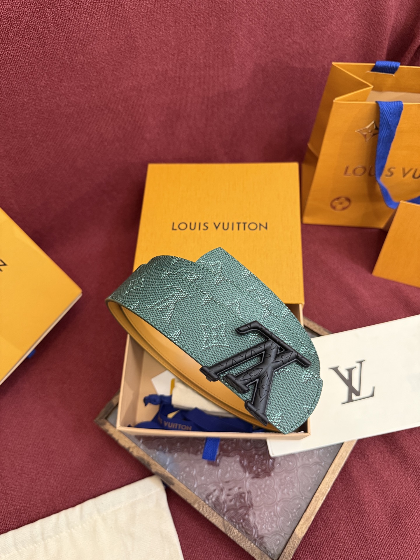 LV Dimension Monogram Heritage 40毫米可翻转皮带证明，最难以忘怀的奢华时