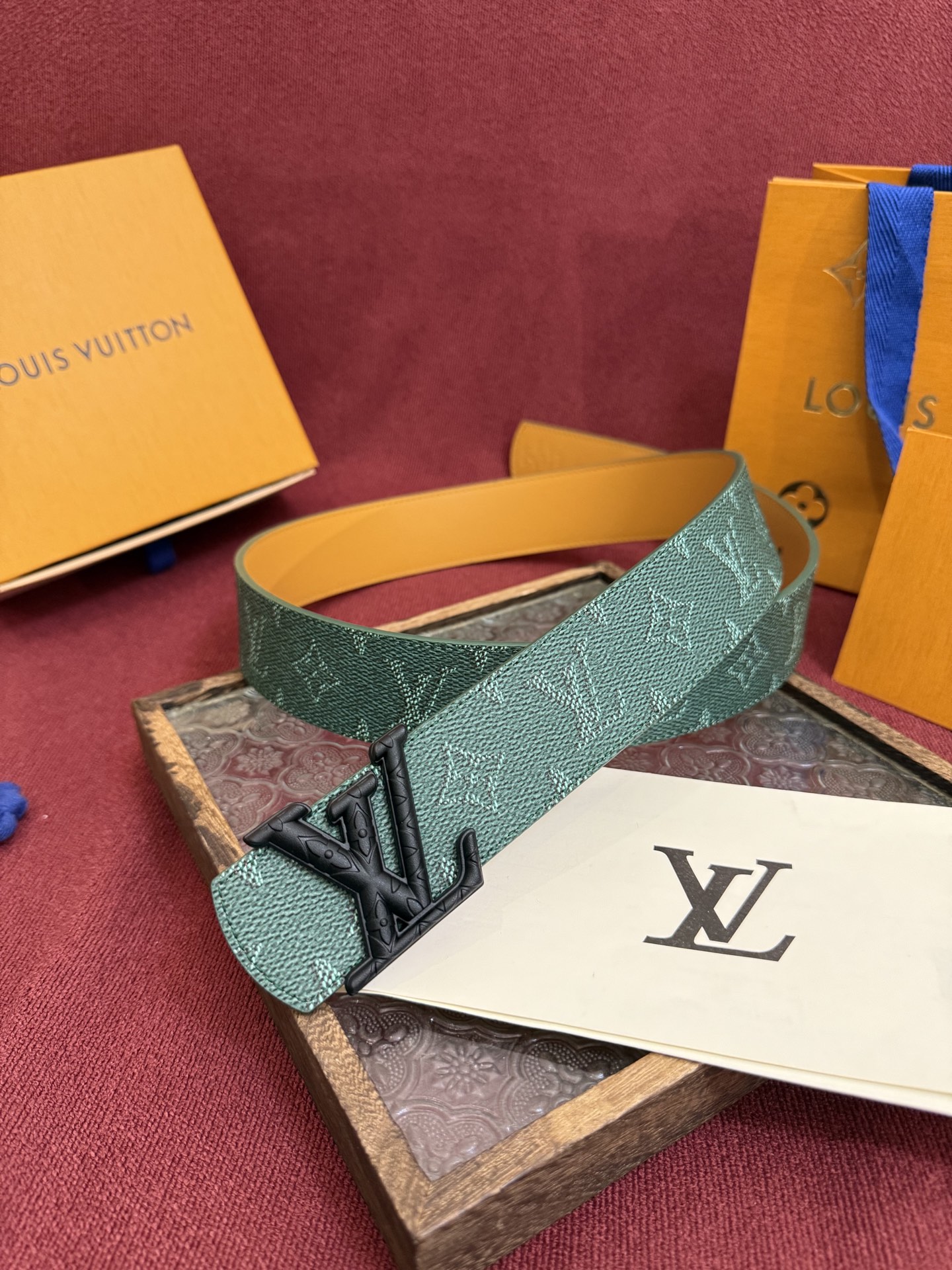 LV Dimension Monogram Heritage 40毫米可翻转皮带证明，最难以忘怀的奢华时