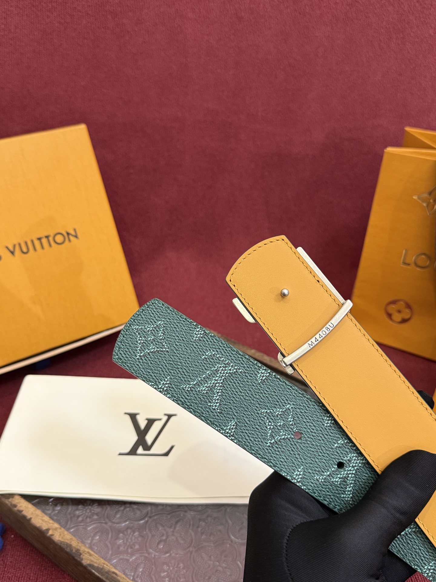 LV Dimension Monogram Heritage 40毫米可翻转皮带证明，最难以忘怀的奢华时