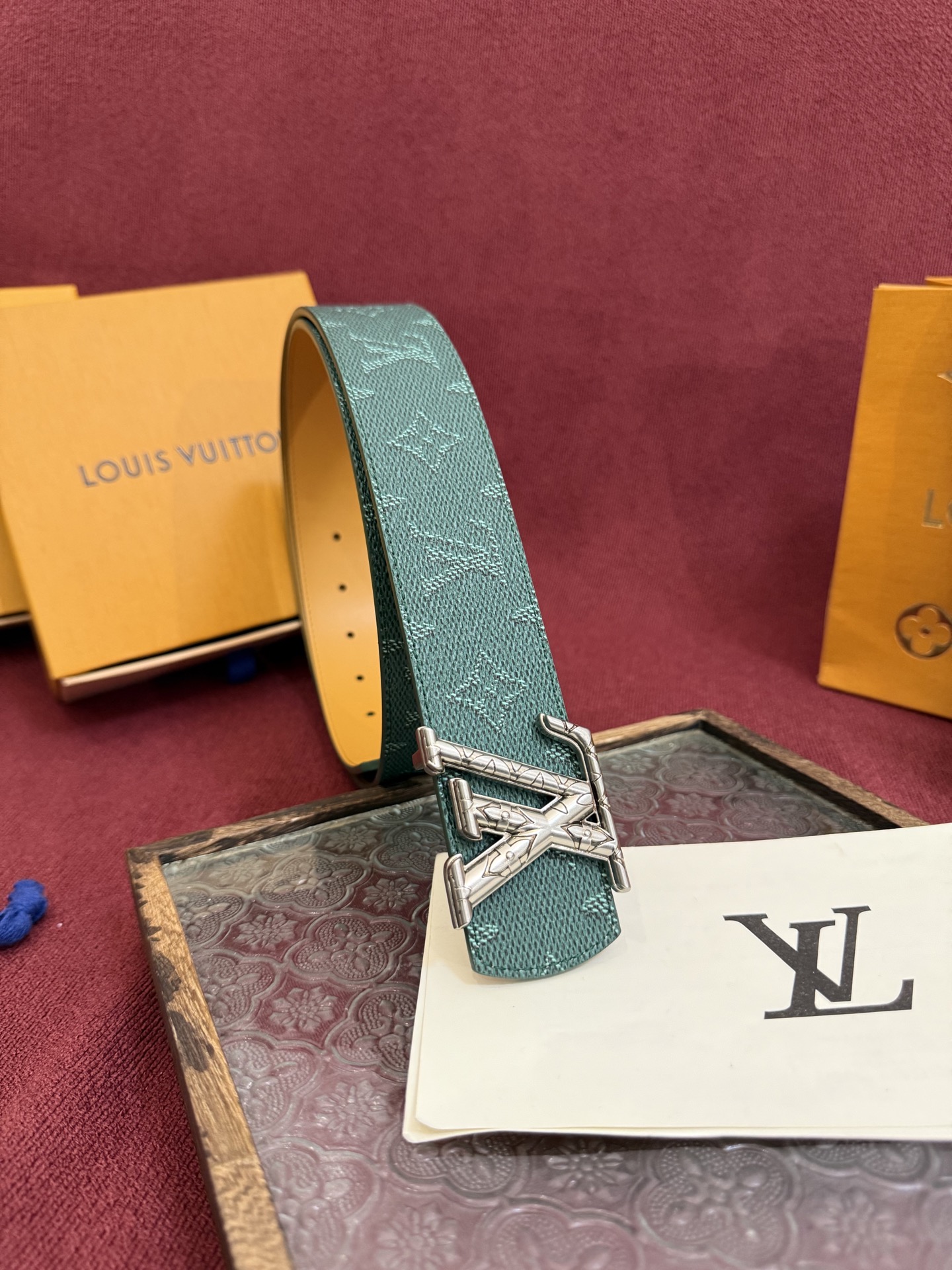 LV Dimension Monogram Heritage 40毫米可翻转皮带证明，最难以忘怀的奢华时