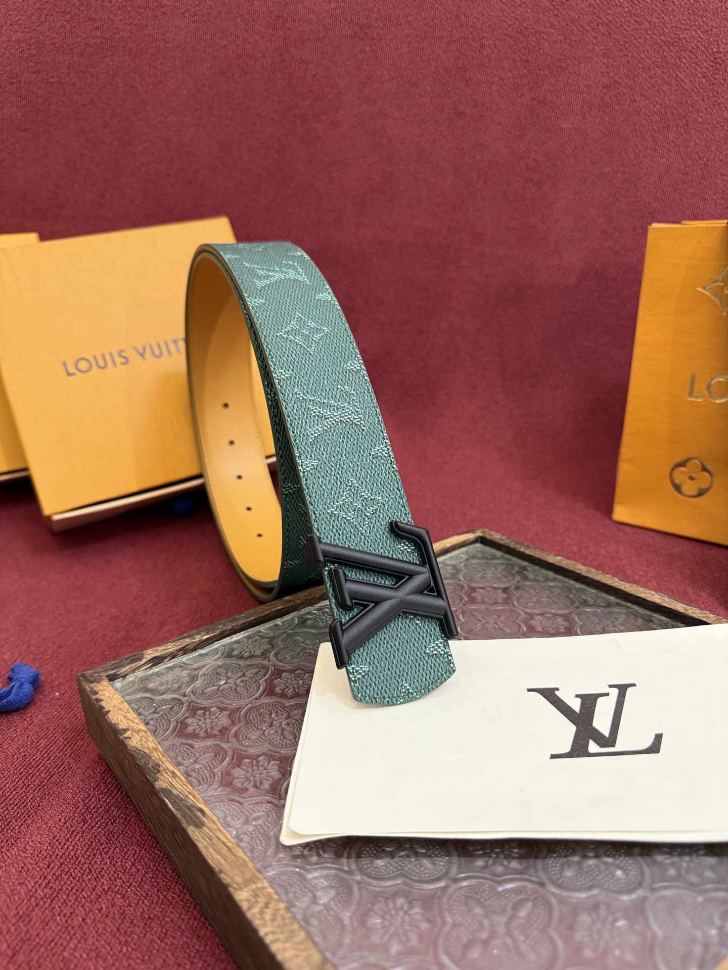 LV Dimension Monogram Heritage 40毫米可翻转皮带证明，最难以忘怀的奢华时