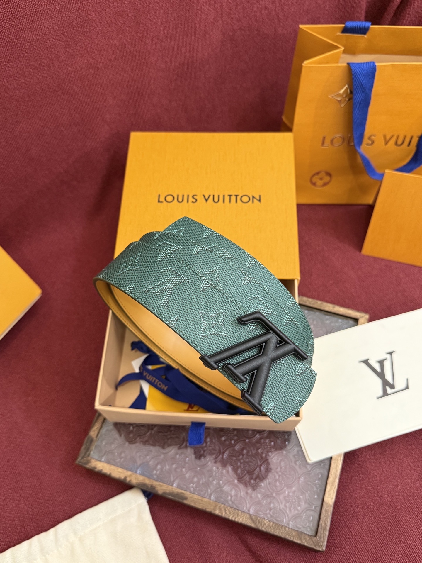 LV Dimension Monogram Heritage 40毫米可翻转皮带证明，最难以忘怀的奢华时