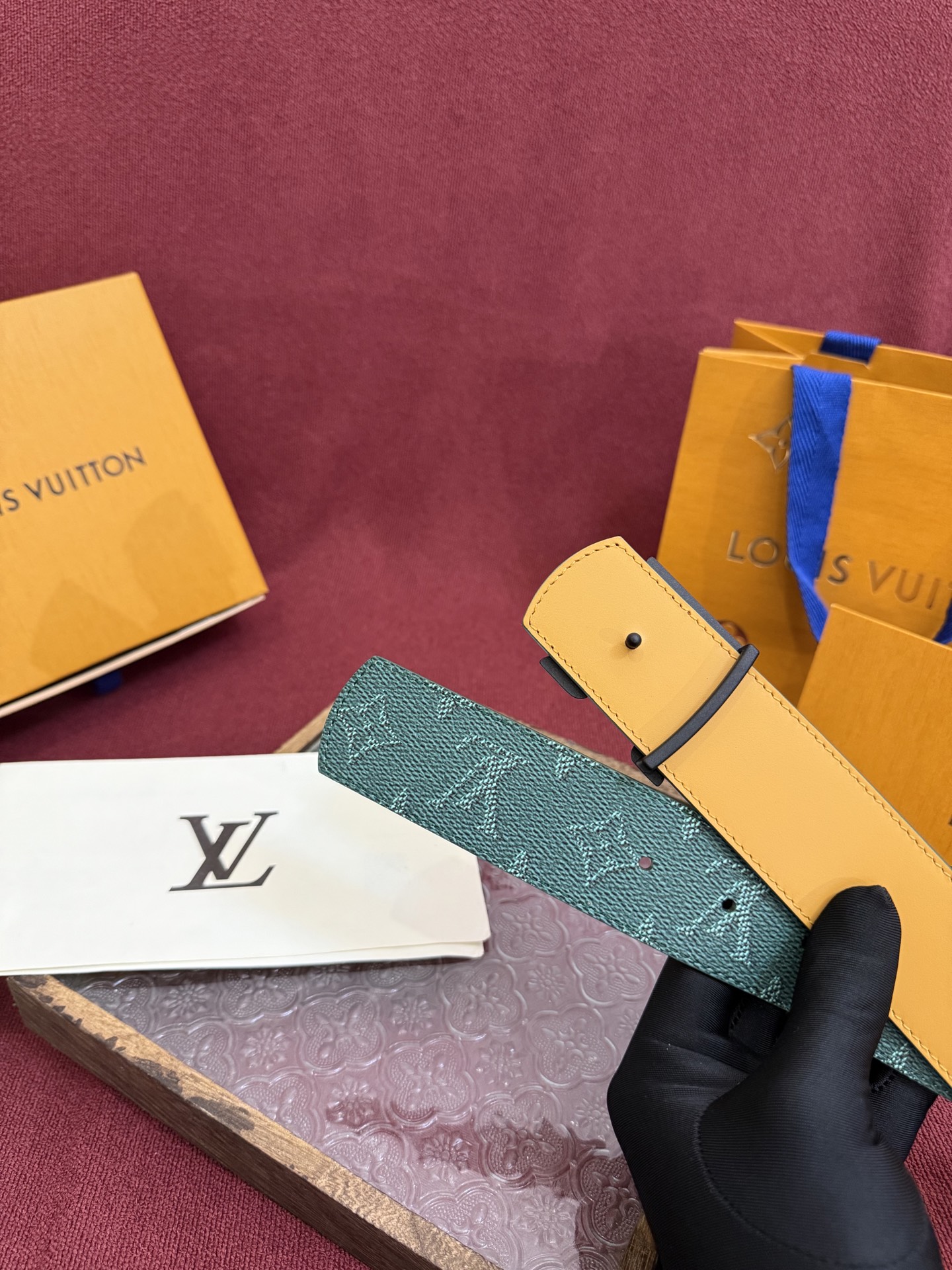 LV Dimension Monogram Heritage 40毫米可翻转皮带证明，最难以忘怀的奢华时