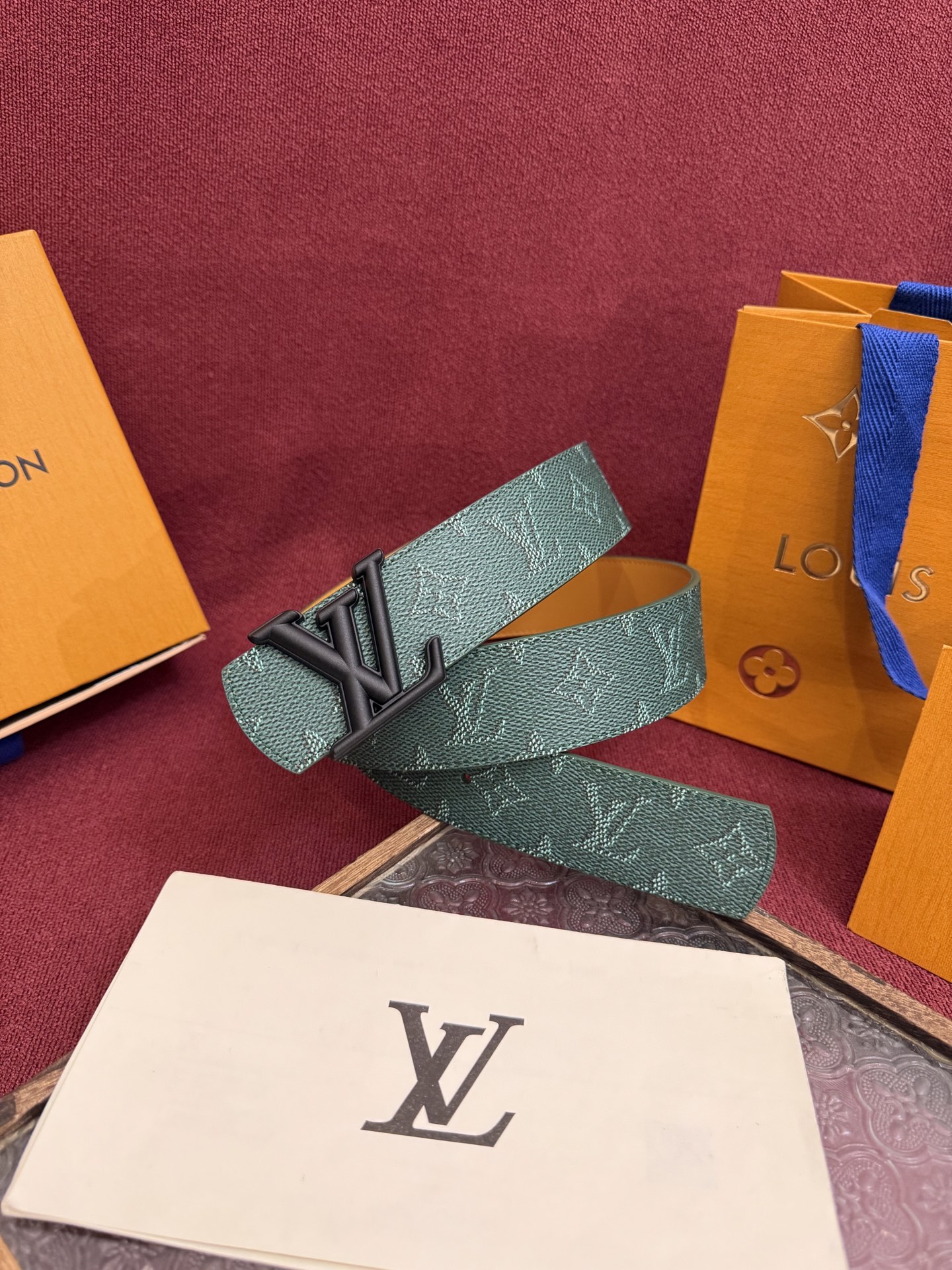 LV Dimension Monogram Heritage 40毫米可翻转皮带证明，最难以忘怀的奢华时