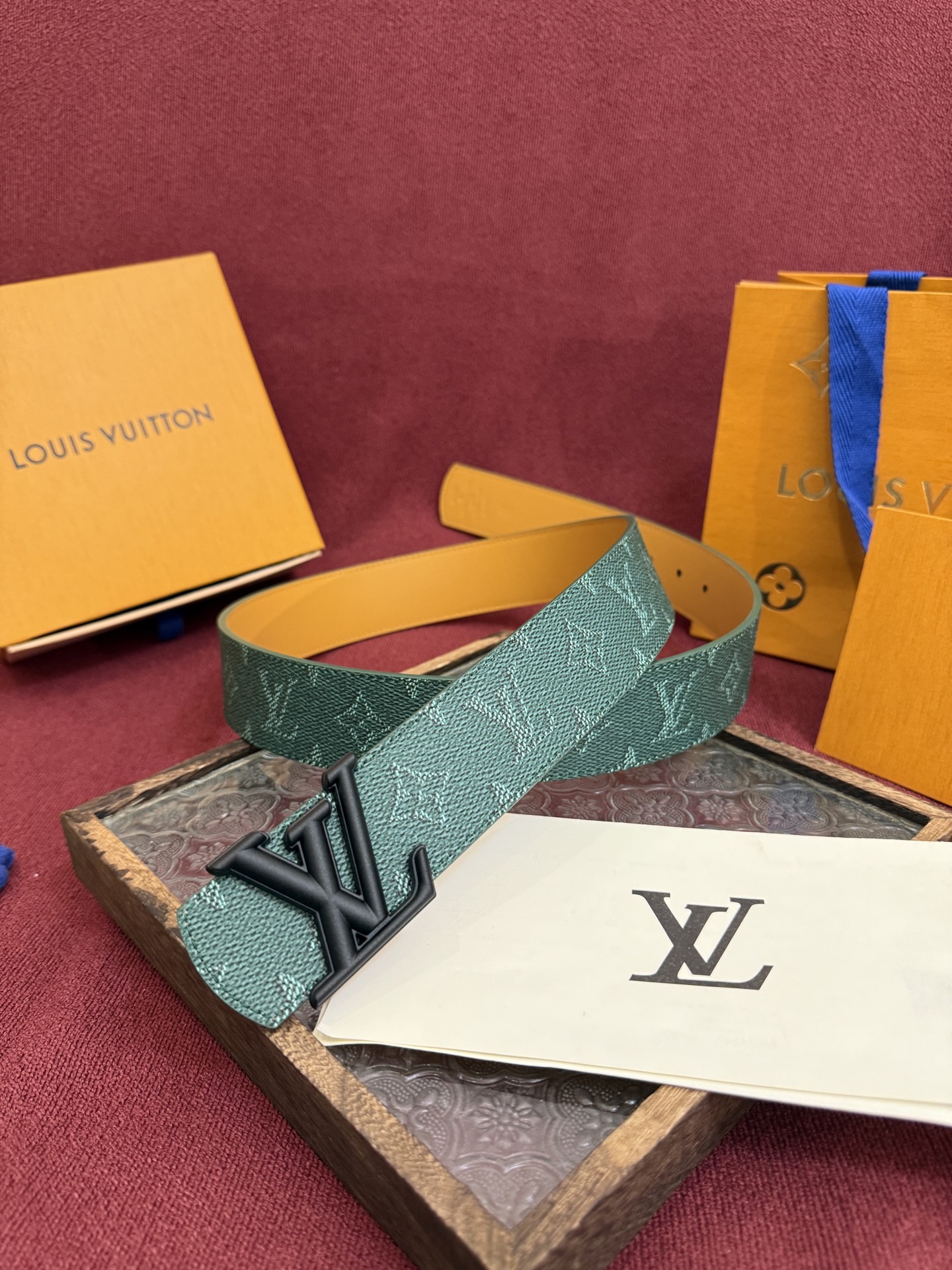 LV Dimension Monogram Heritage 40毫米可翻转皮带证明，最难以忘怀的奢华时