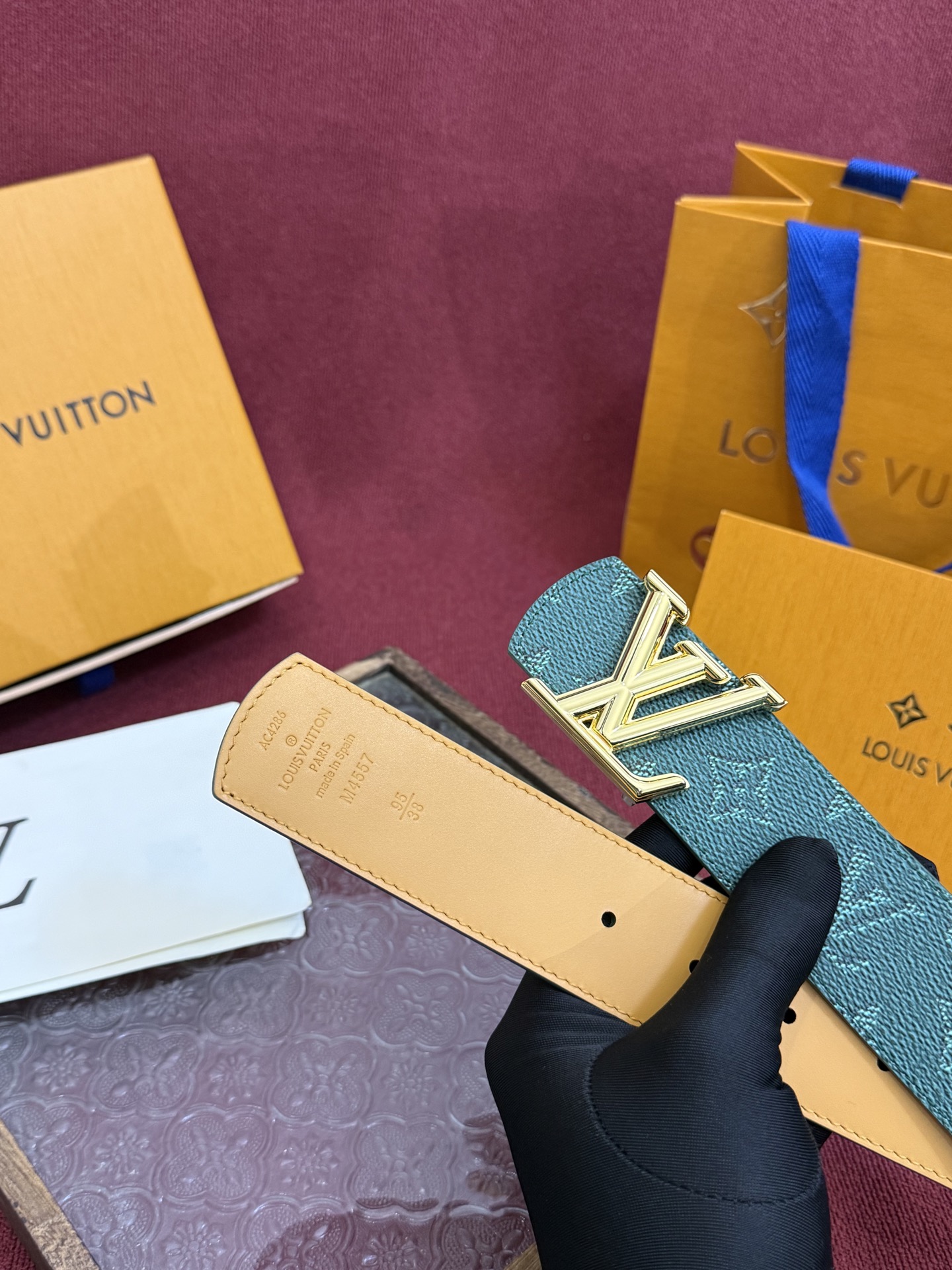 LV Dimension Monogram Heritage 40毫米可翻转皮带证明，最难以忘怀的奢华时