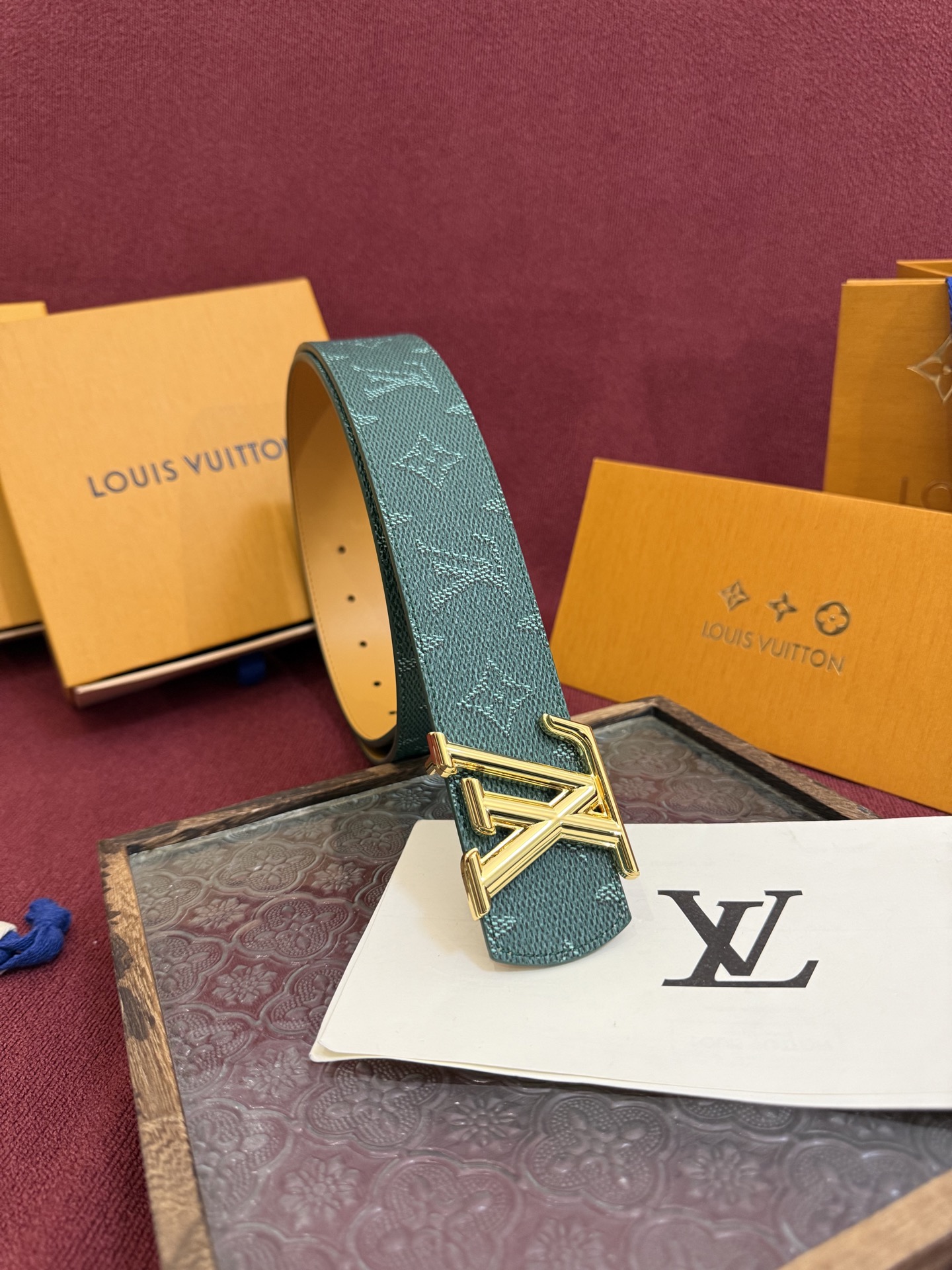 LV Dimension Monogram Heritage 40毫米可翻转皮带证明，最难以忘怀的奢华时