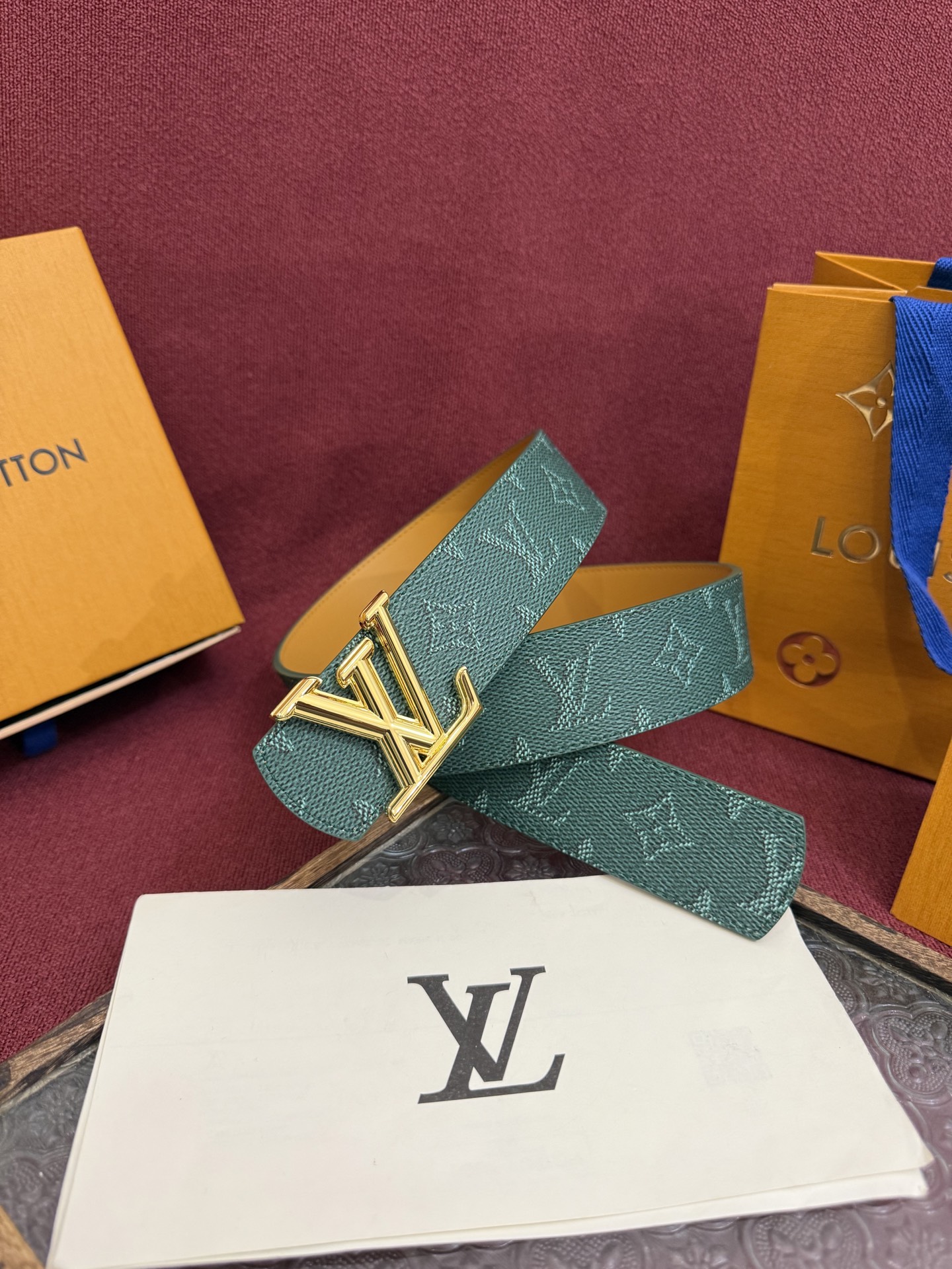 LV Dimension Monogram Heritage 40毫米可翻转皮带证明，最难以忘怀的奢华时