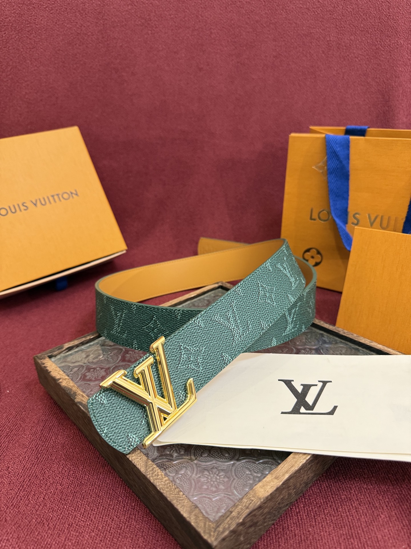 LV Dimension Monogram Heritage 40毫米可翻转皮带证明，最难以忘怀的奢华时