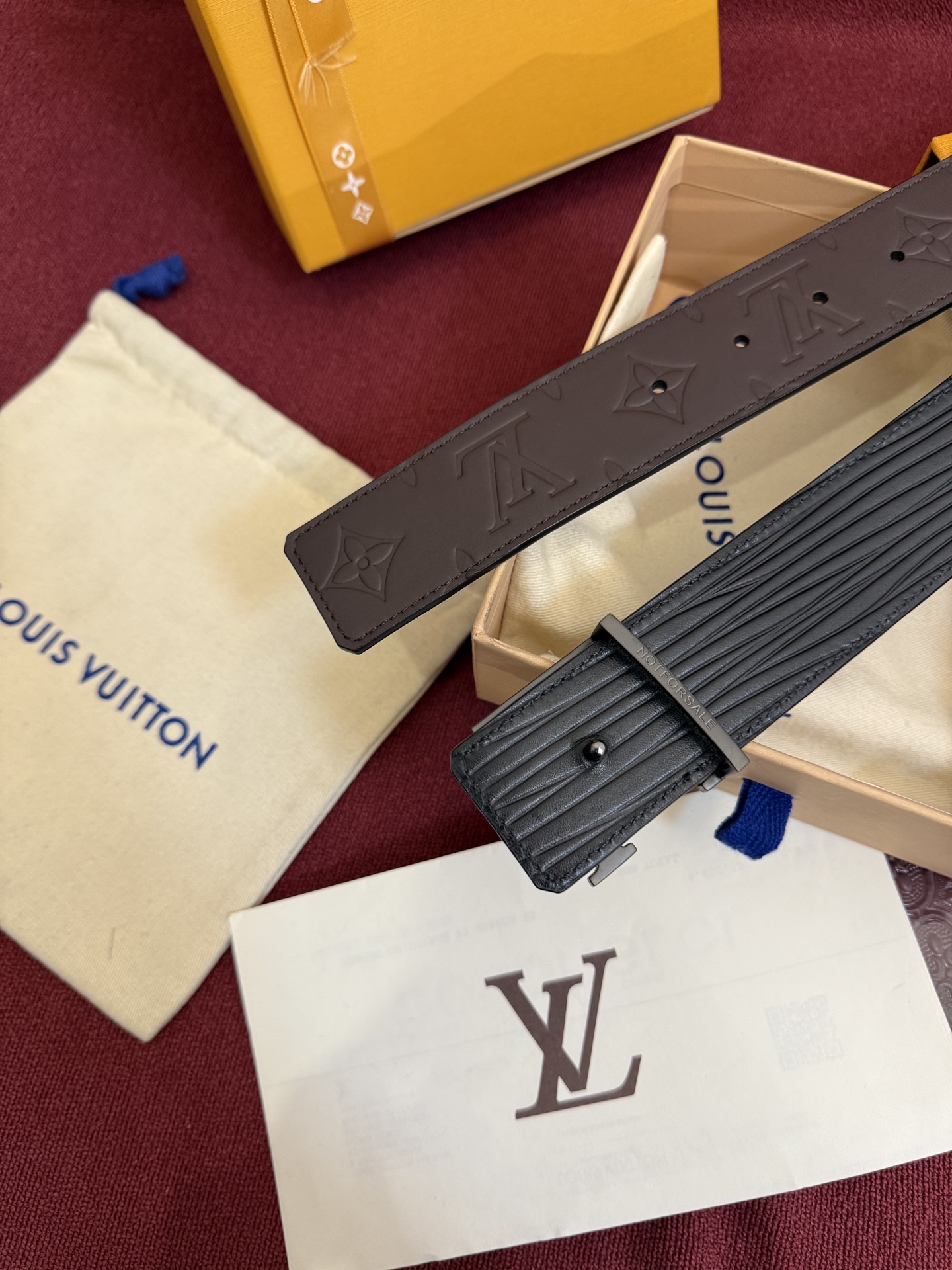 LV Dimension Drift 双面腰带以路易威登的经典元素挥洒街头型格。Monogram 图案一