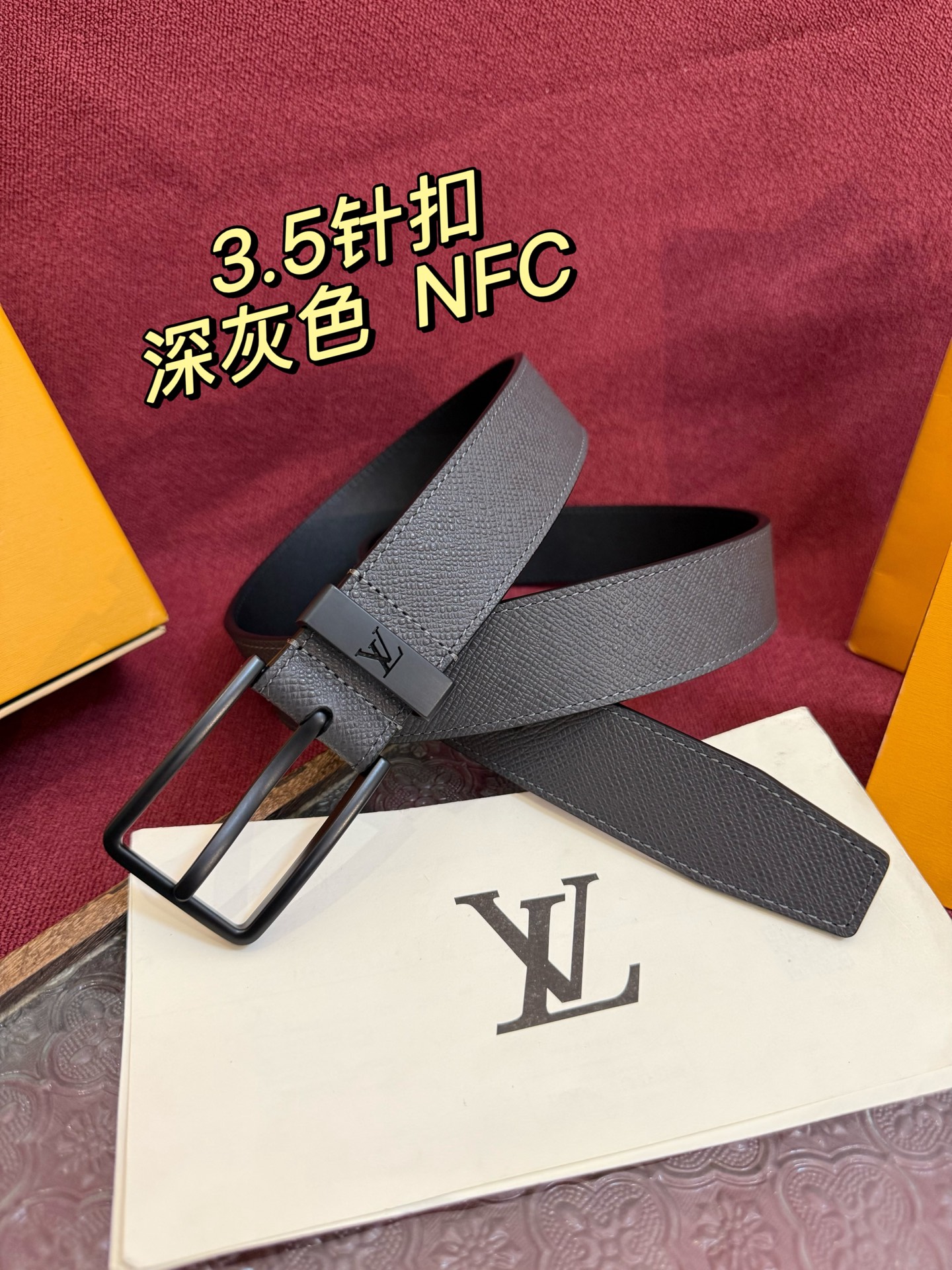 NO:740931,This Pont Neuf belt is made of deep leather with a shiny buckle, which complements the LV letter-engraved drawstring ring and can easily brighten up various looks., belt, louis vuitton19860909本款 Pont Neuf 腰带为深邃皮革融入莹泽搭扣,与 LV 字母铭纹束带圈相得益彰,可轻松点亮各式造型.,皮带,louis vuitton,Belt