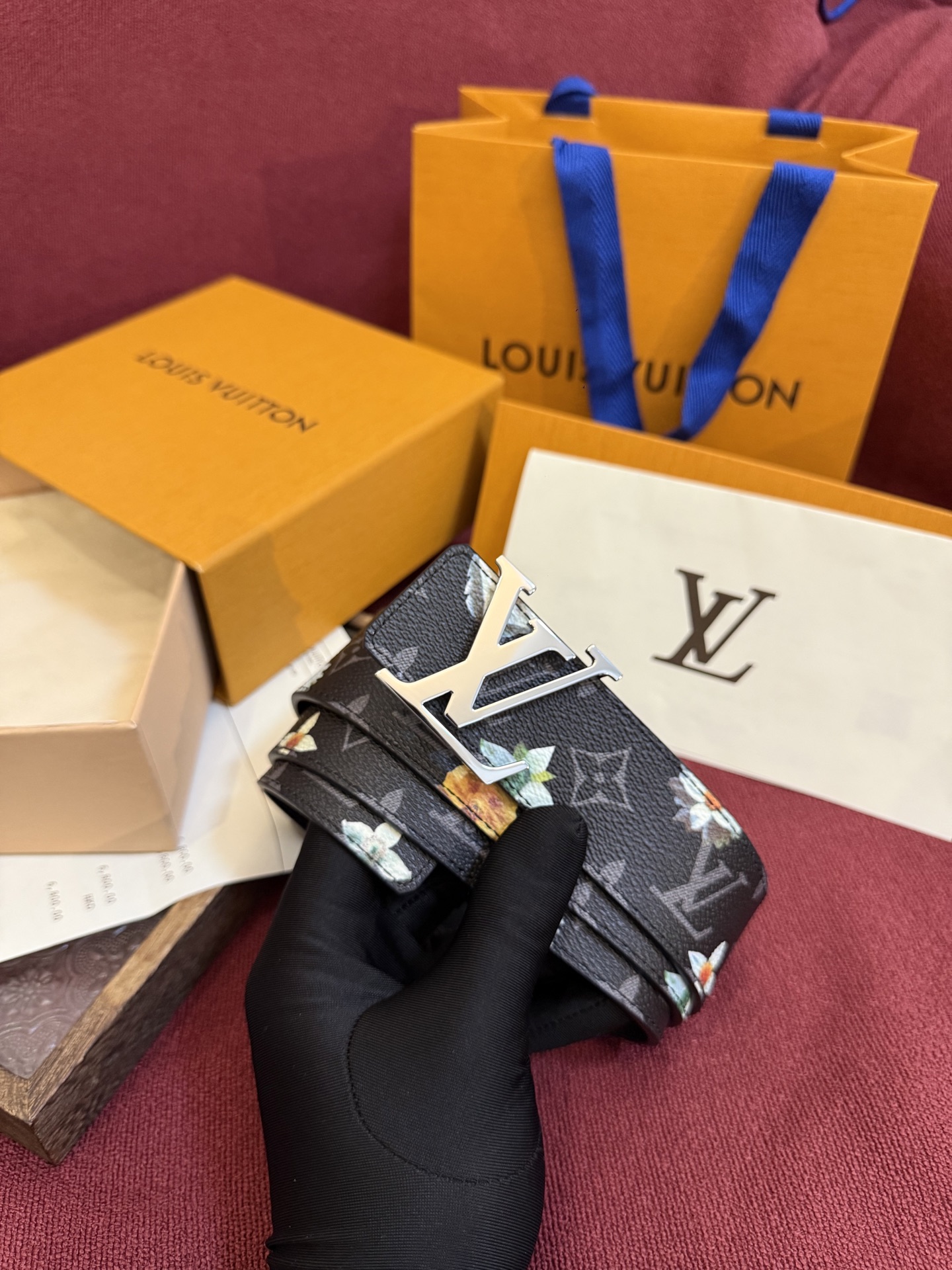 LV Initiales Monogram Flower 双面腰带以 Monogram 印花和撞色花卉焕