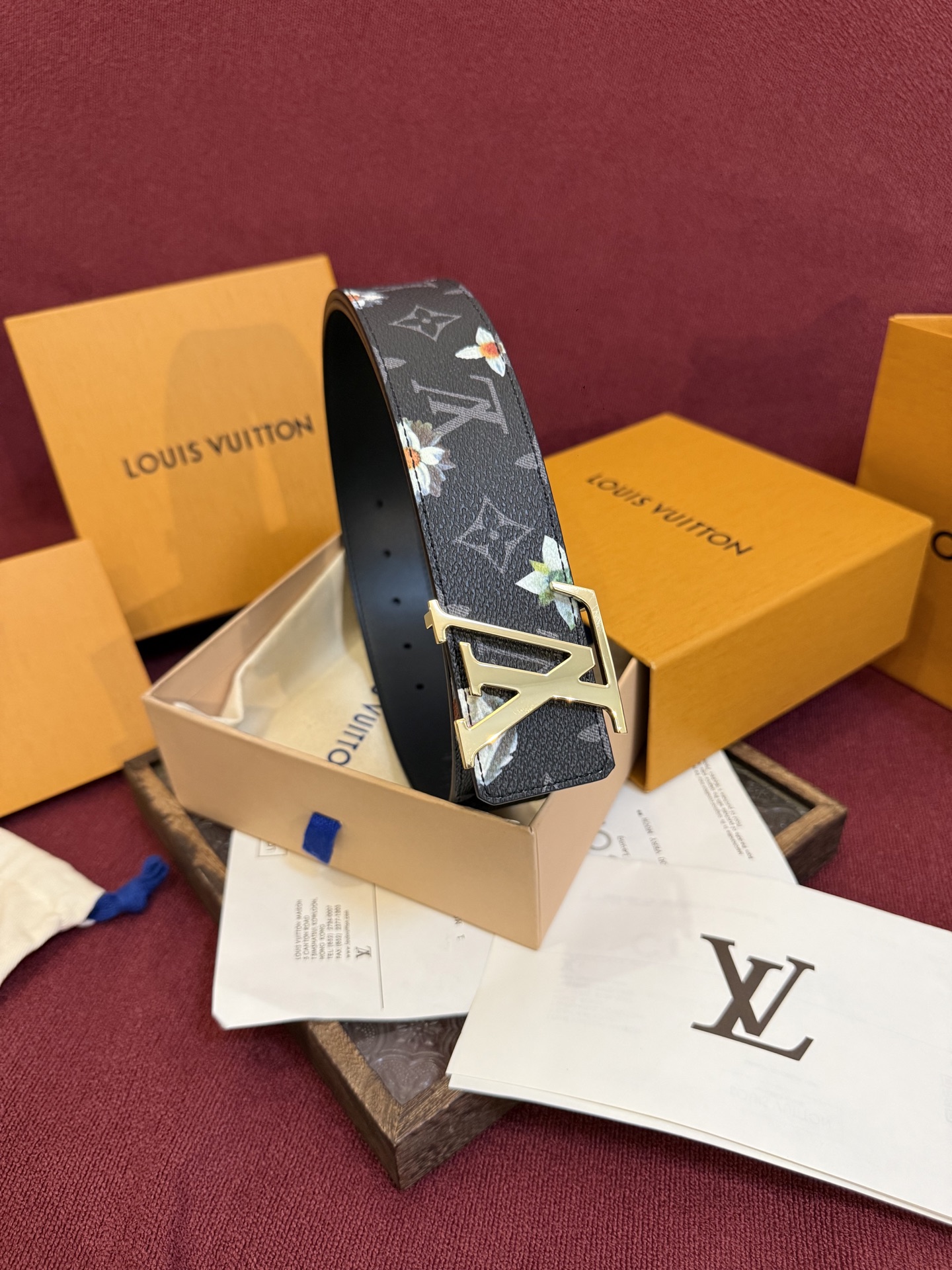 LV Initiales Monogram Flower 双面腰带以 Monogram 印花和撞色花卉焕